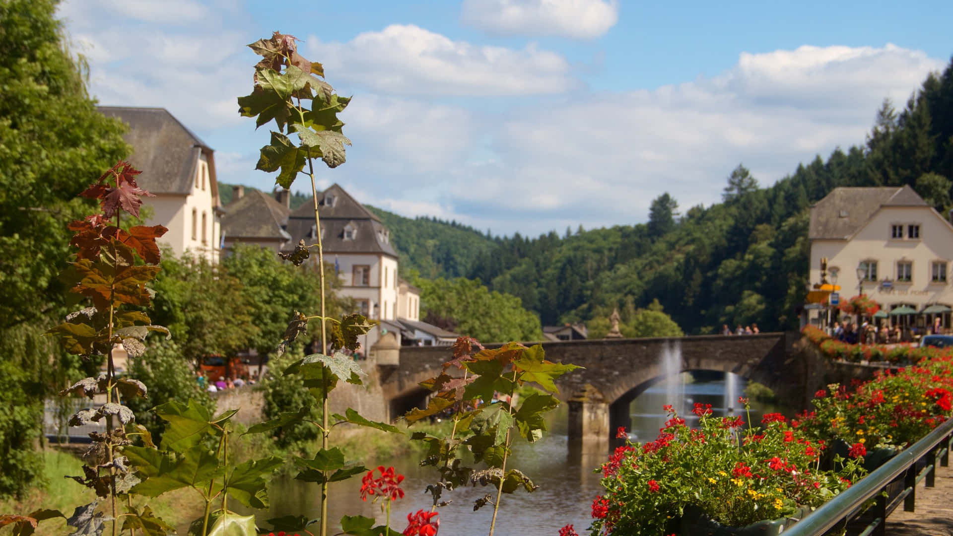 Vianden Elveutsikt Luxembourg Bakgrunnsbildet