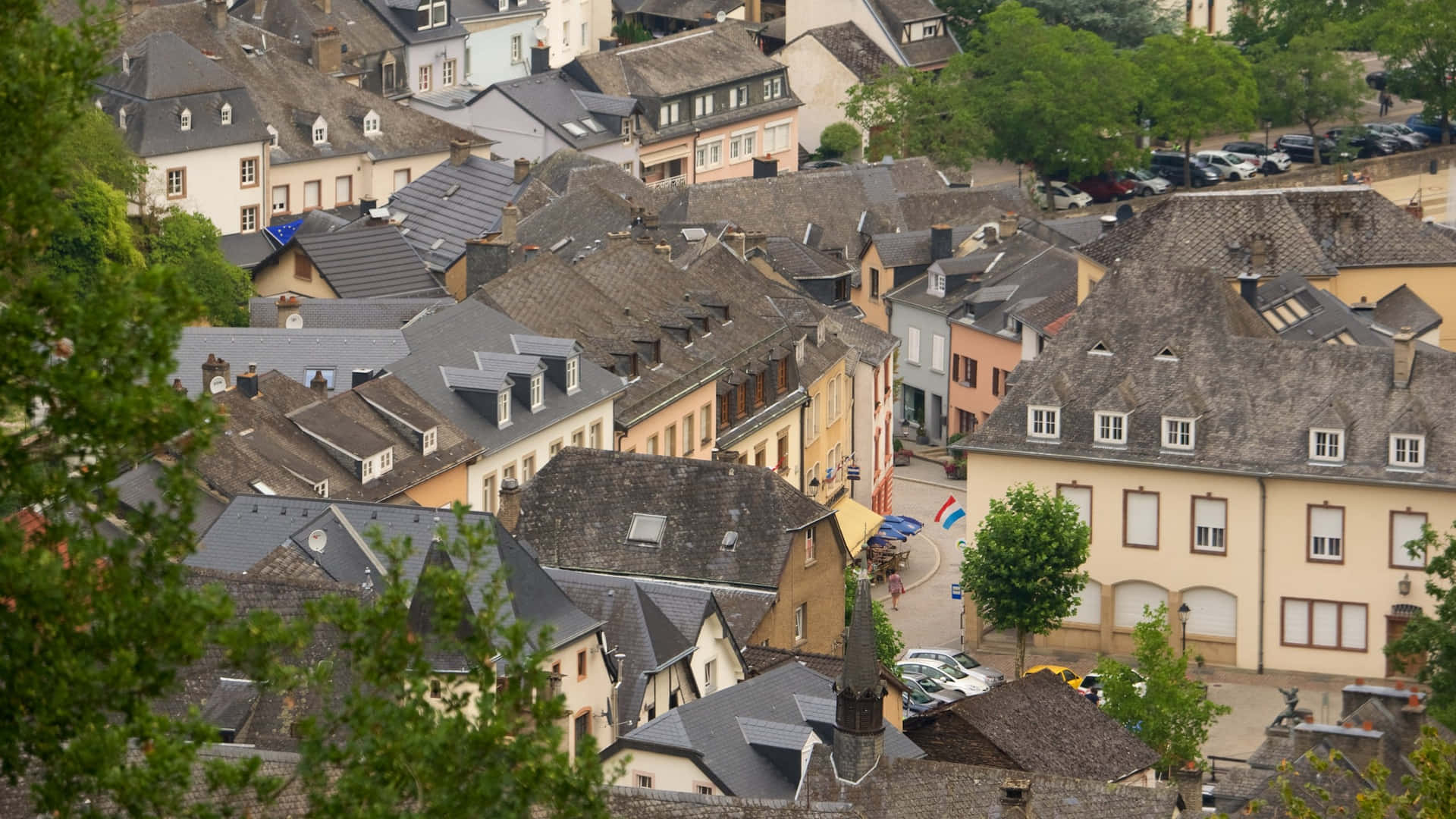 Vianden_ By_ Utsikt_ Luxembourg Bakgrunnsbildet