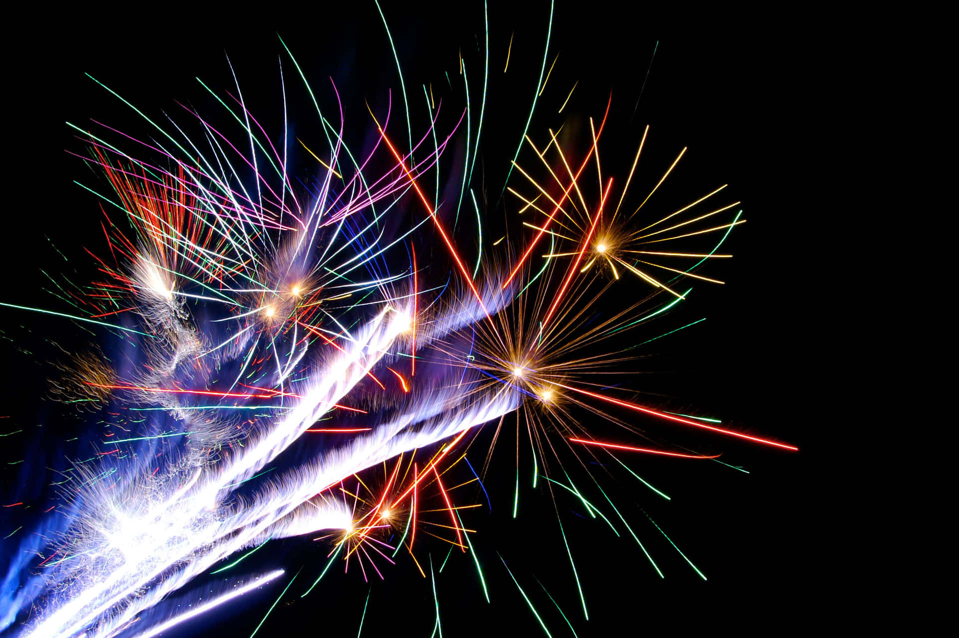 Vibrant Fireworks Display July Fourth Wallpaper