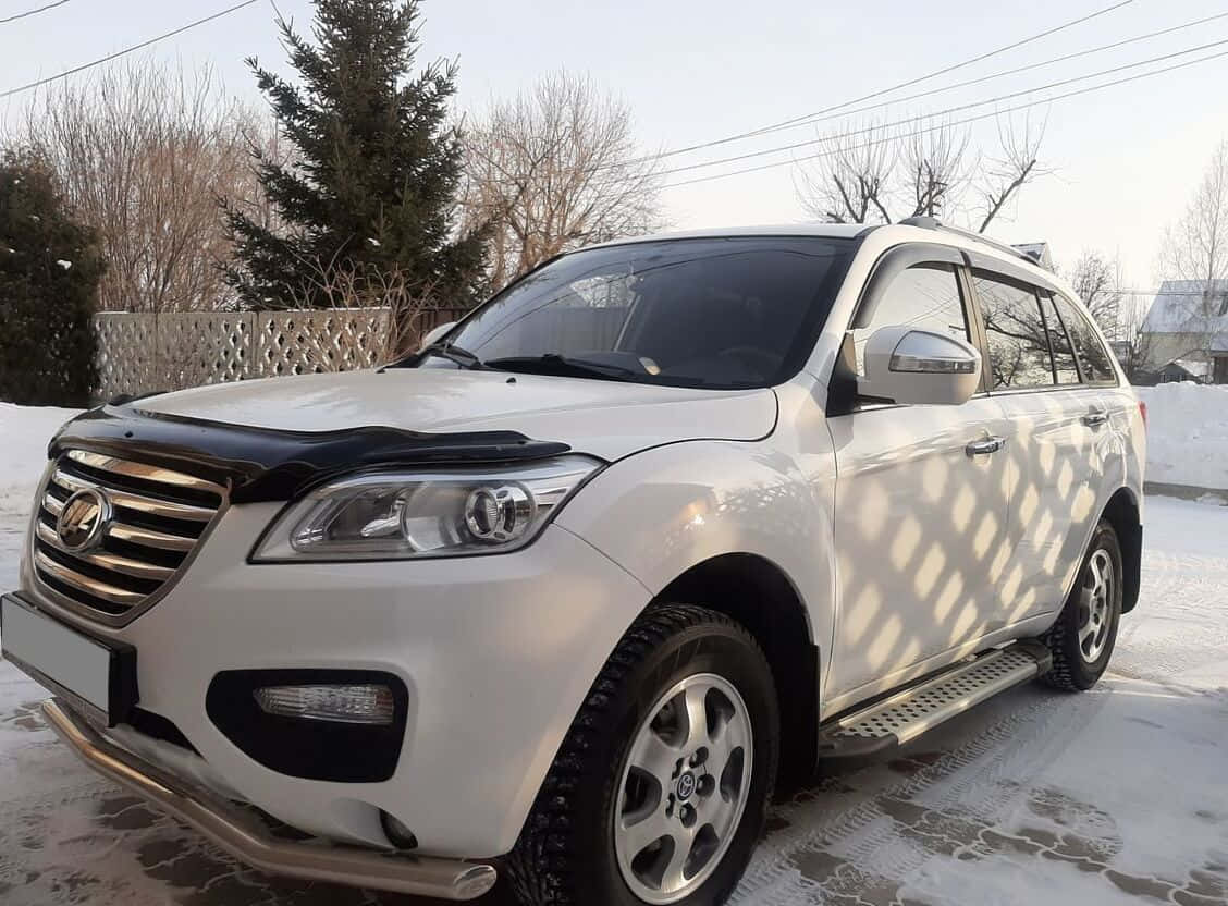 Vibrant Lifan X60 Cruising On An Open Road. Wallpaper