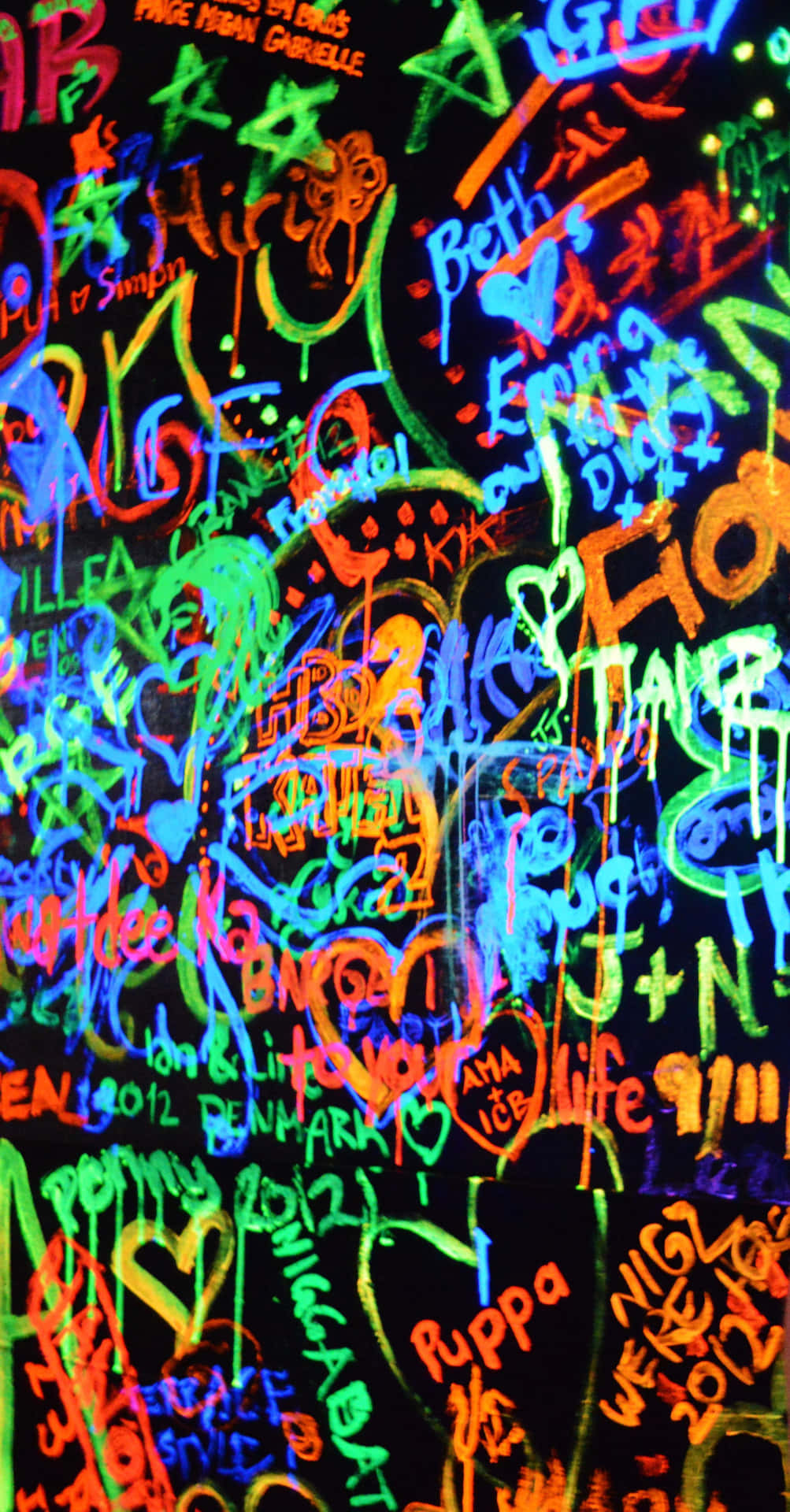 Vibrant_ Neon_ Graffiti_ Art.jpg Wallpaper
