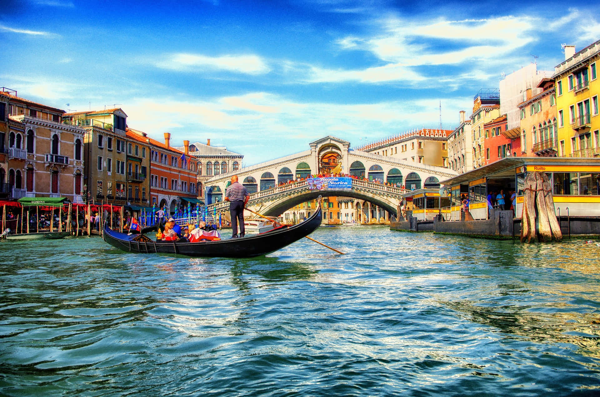 Vibrant Rialto Bridge In Venice Italy Wallpaper