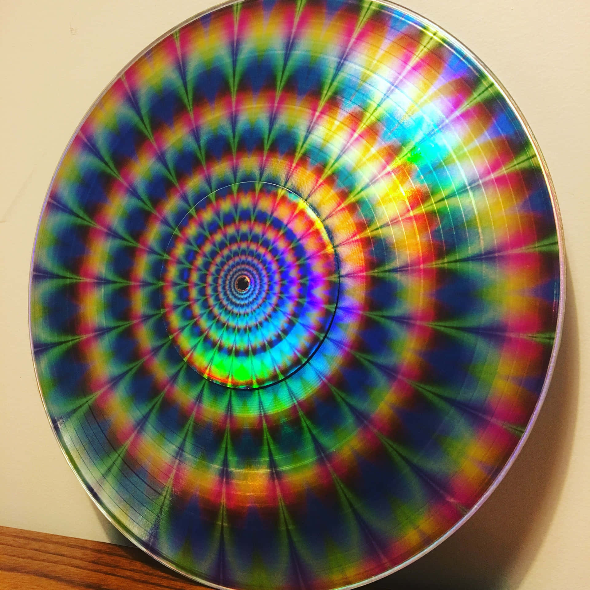 Vibrant Spectrum Illusion Disc Wallpaper