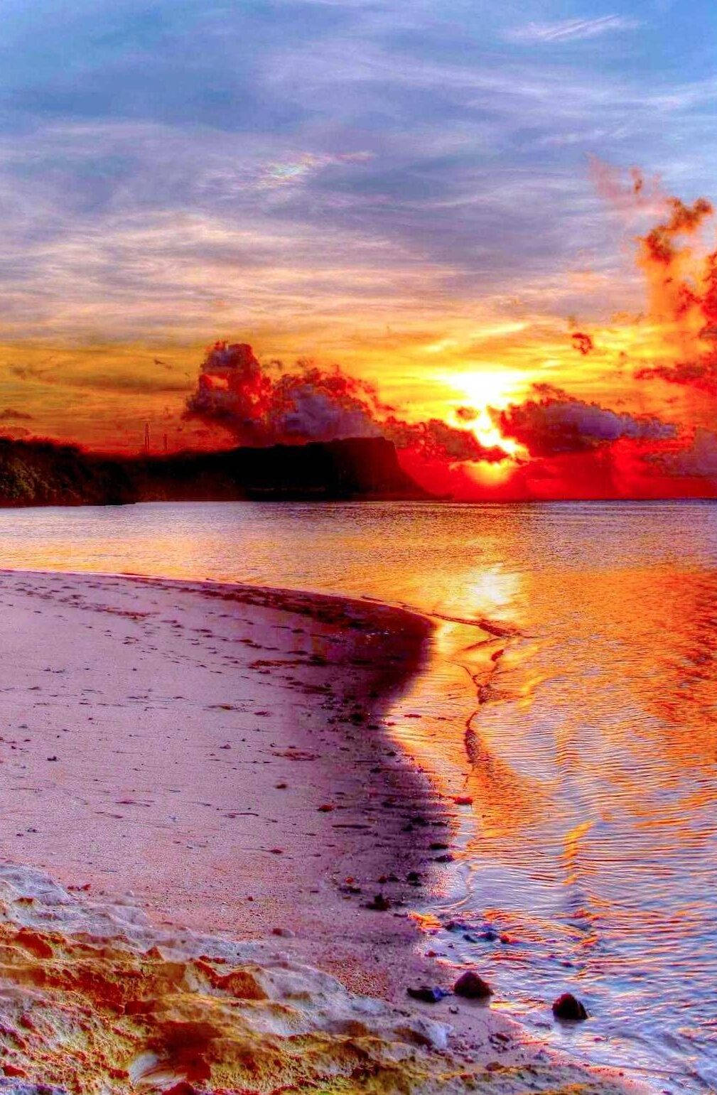 Vibrant Sunset Ocean Colors Wallpaper