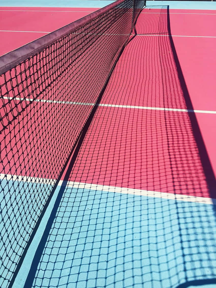 Vibrant Tennis Court Netand Shadows Wallpaper