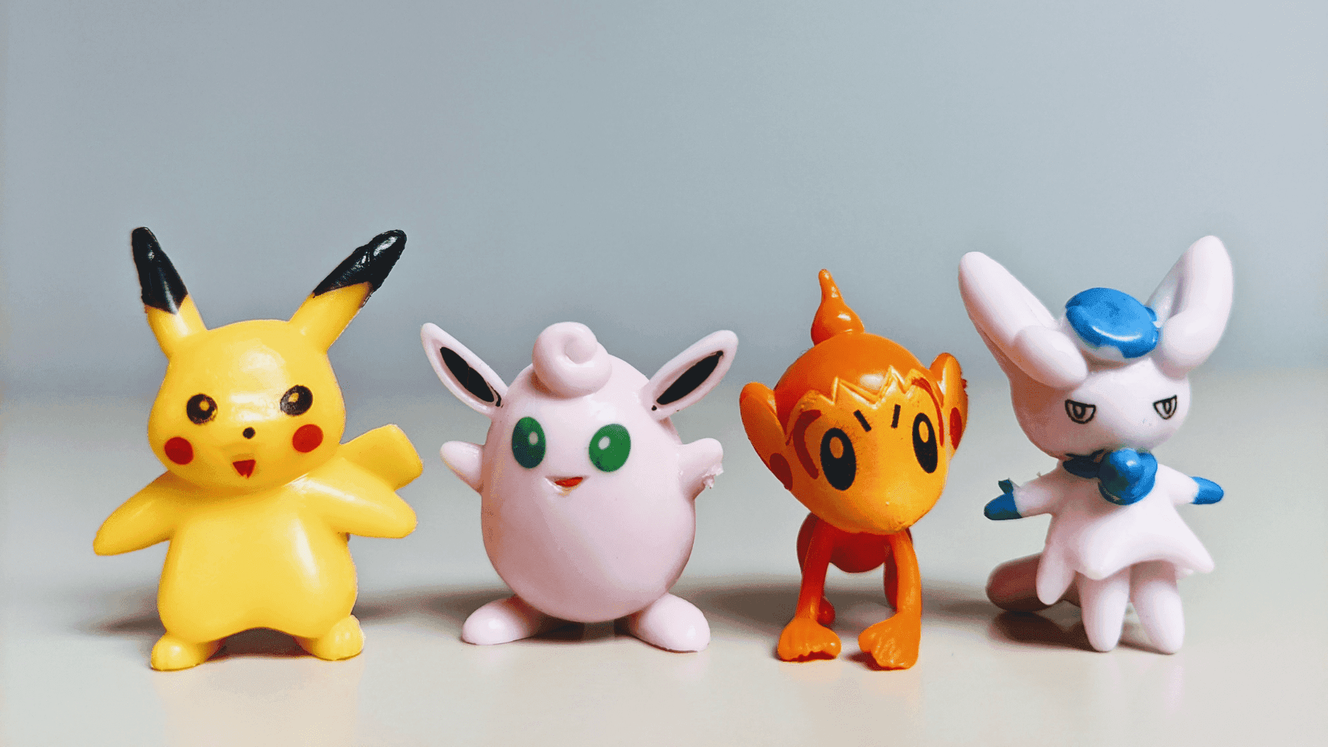 Vibrantecolección De Juguetes Pokémon En Exhibición. Fondo de pantalla