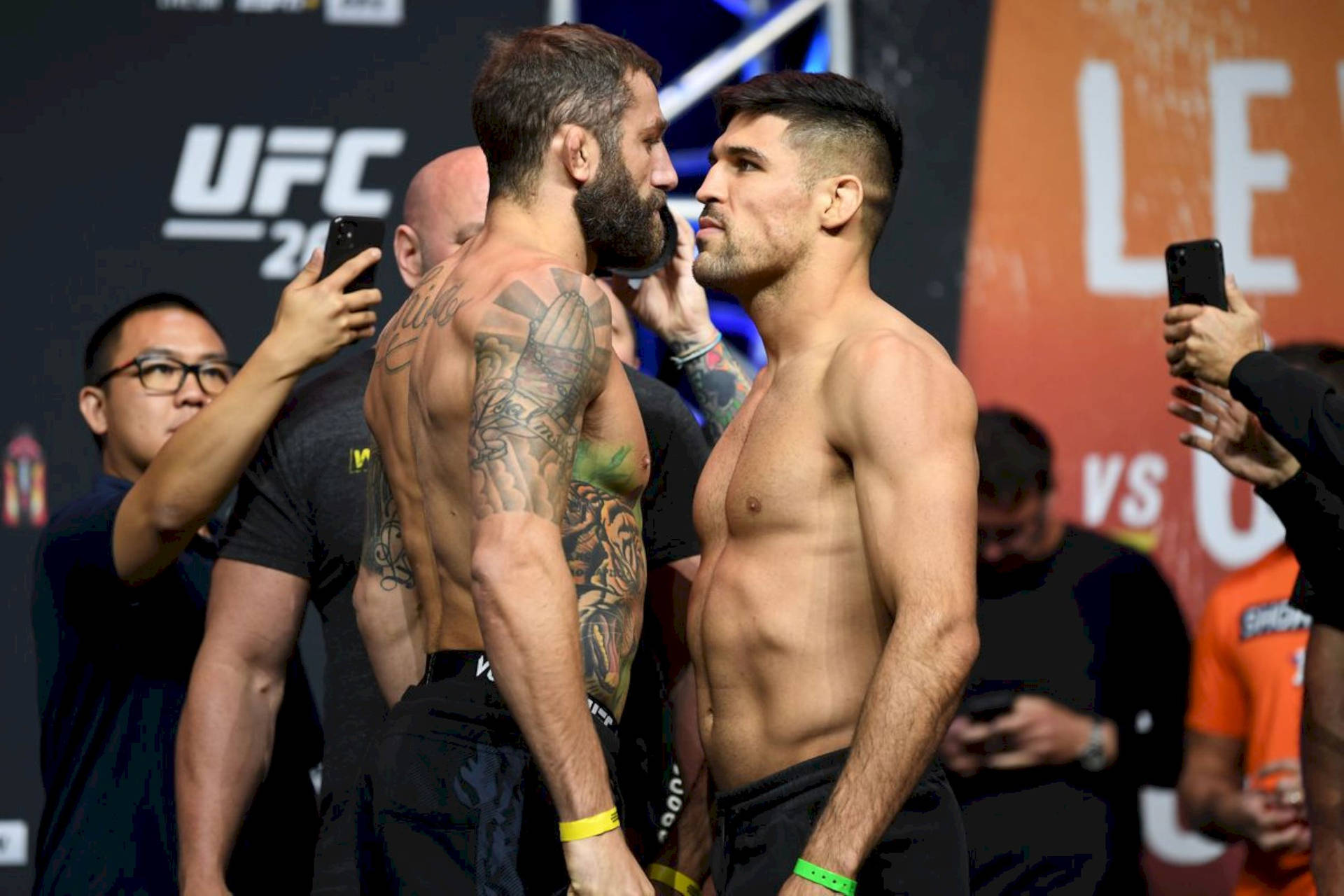 Vicente Luque og Michael Chiesa kæmper imod hinanden på UFC Fight Night. Wallpaper