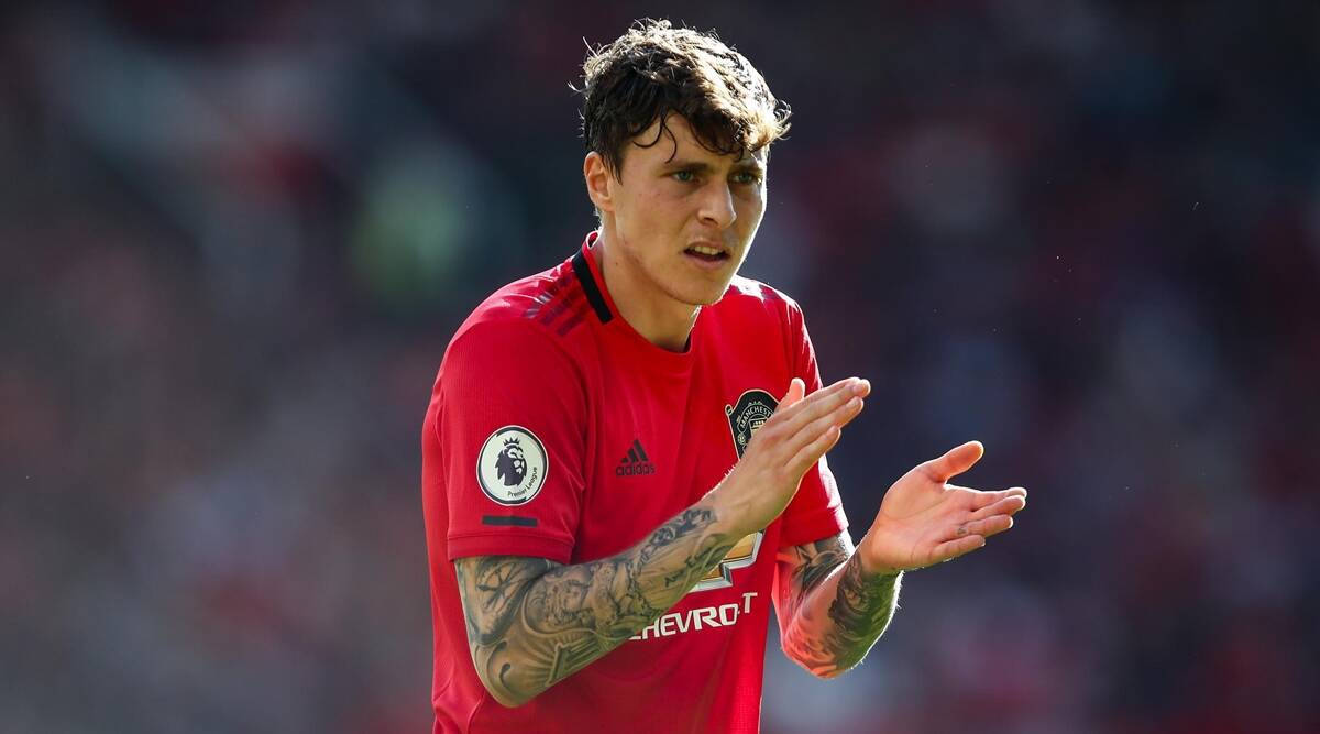 Victor Lindelof In Actie Op Het Voetbalveld Achtergrond