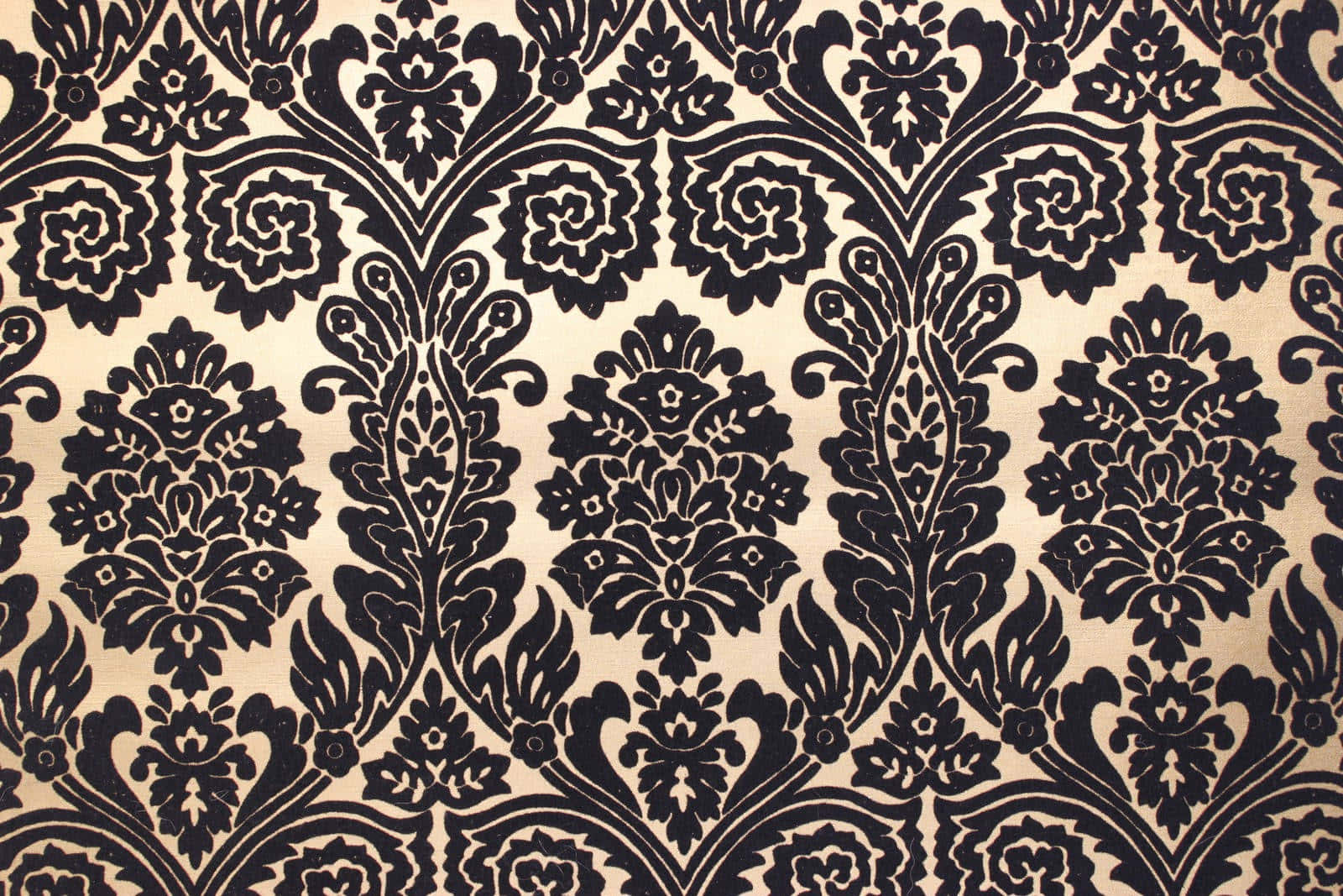 Victorian Style Floral Pattern Wallpaper