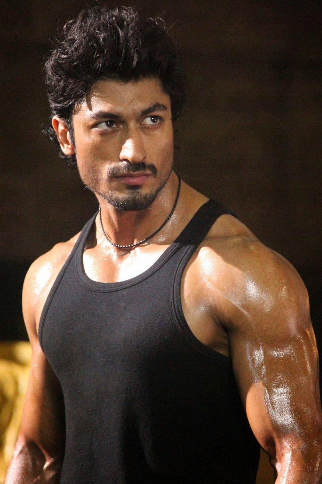 Fitness Inspiration - Vidyut Jammwal in a Sleek Black Shirt Wallpaper