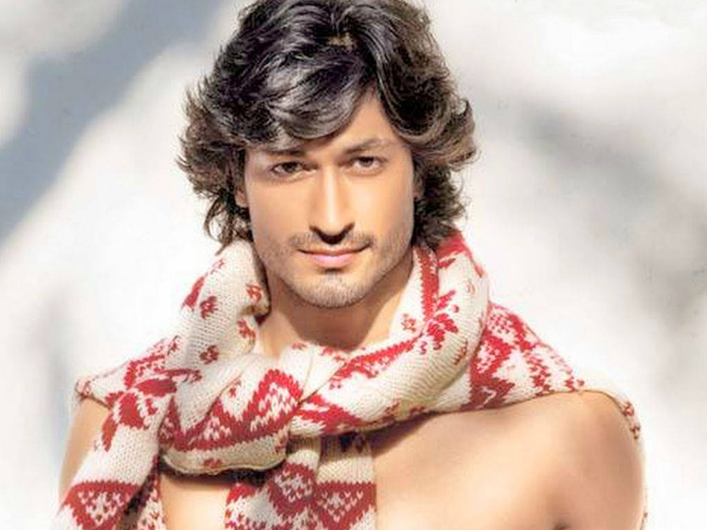 Vidyut Jamwal Flaunts Chic Look in Red Scarf Wallpaper