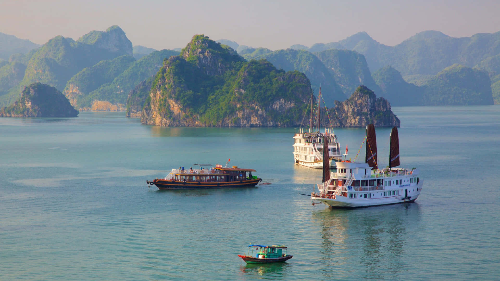 Njuterav Den Fridfulla Skönheten I Vietnam.