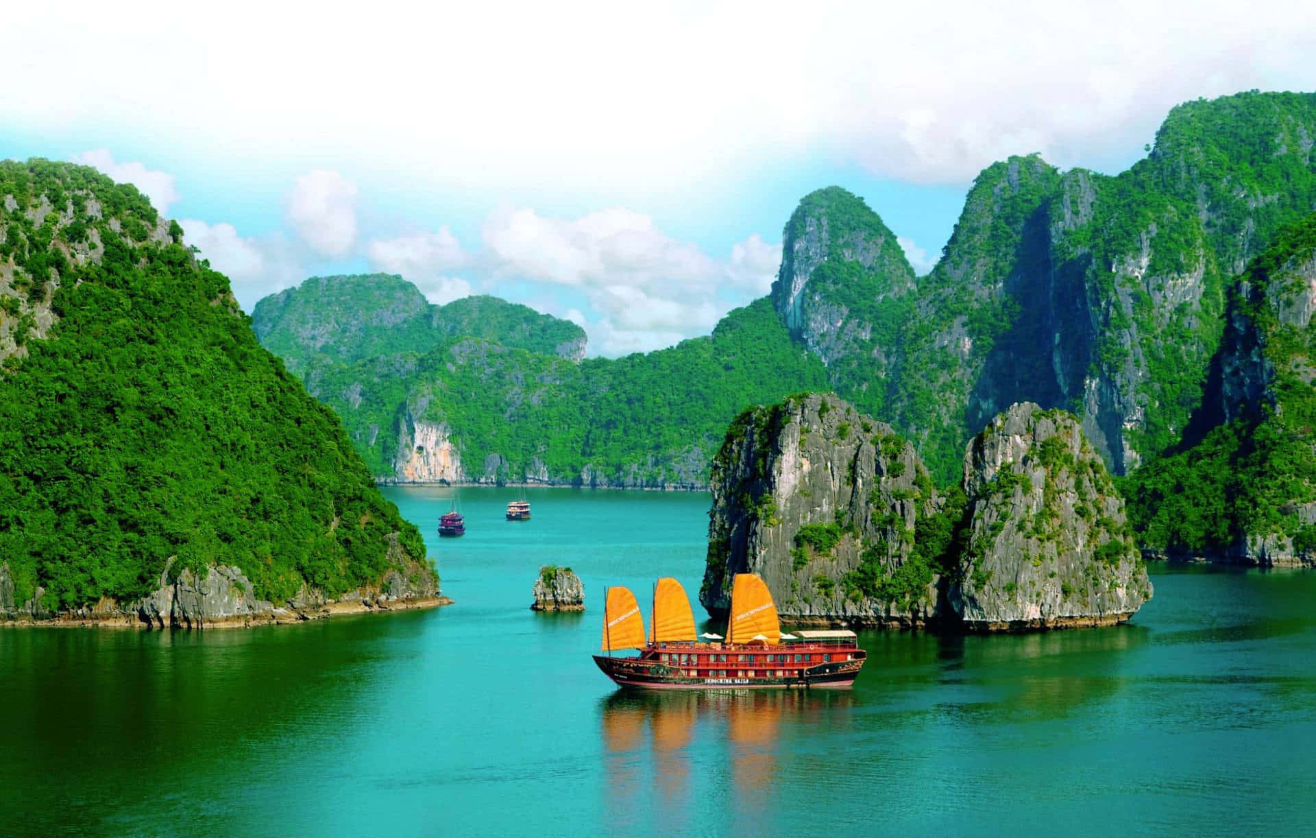 Discover the beauty of Vietnam