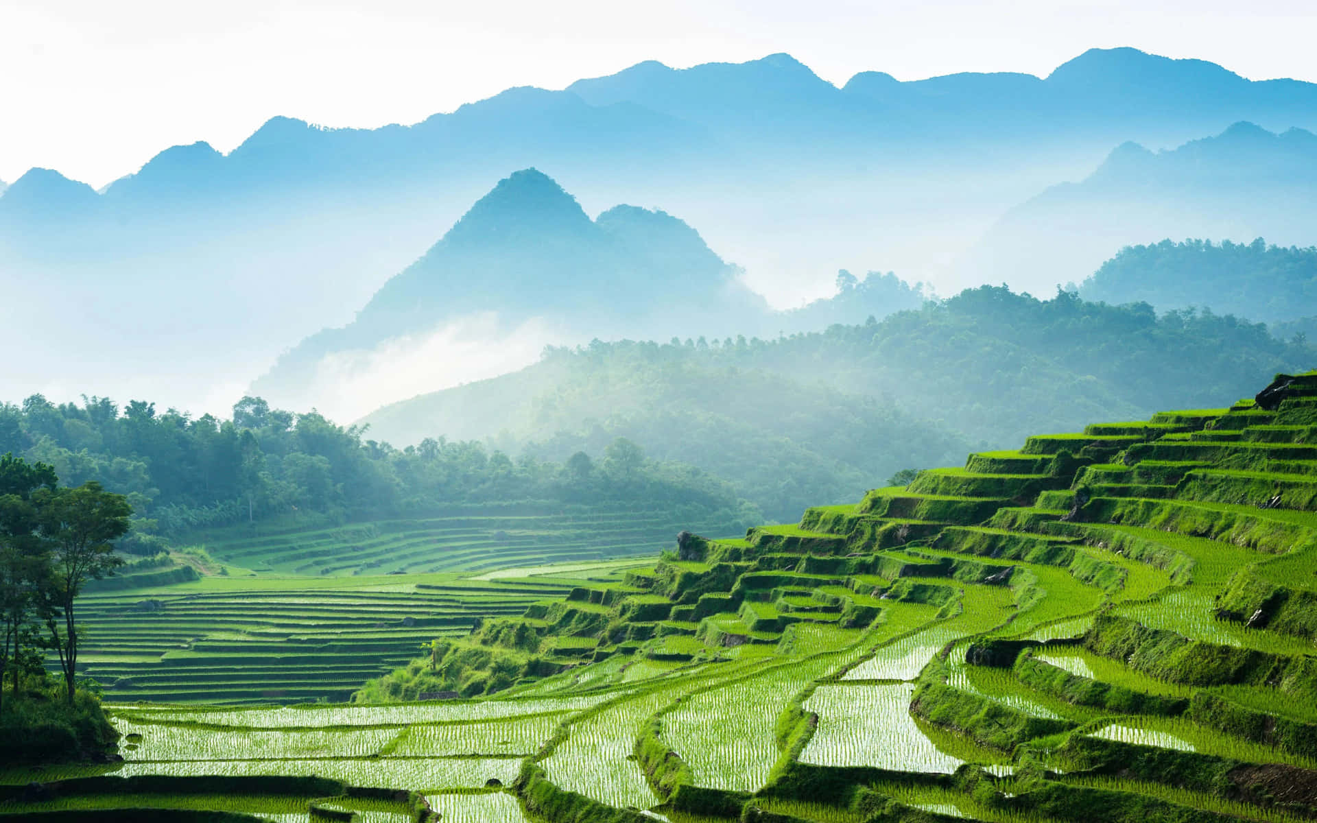 Breathtaking sunset over the majestic mountains of Vietnam