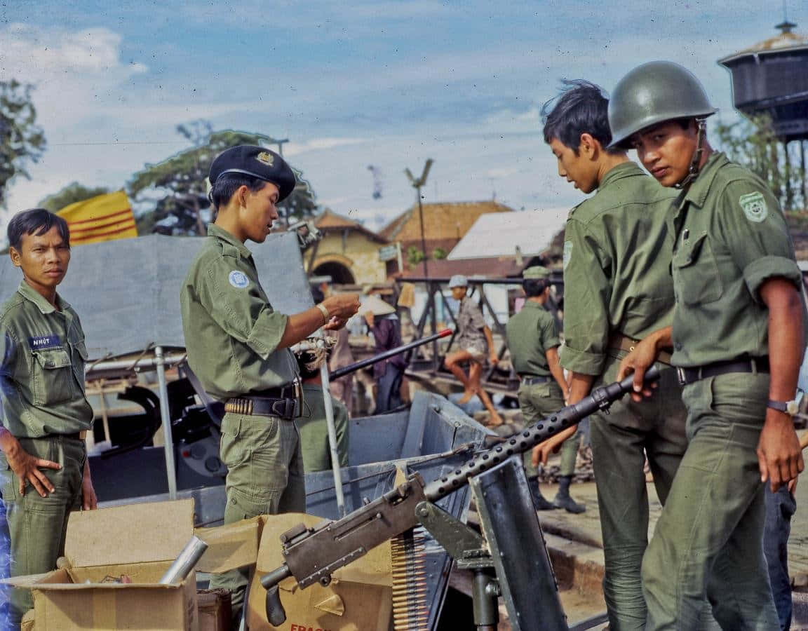 Unsoldato Del Corpo Dei Marines Degli Stati Uniti Durante La Guerra Del Vietnam, Nel 1967.