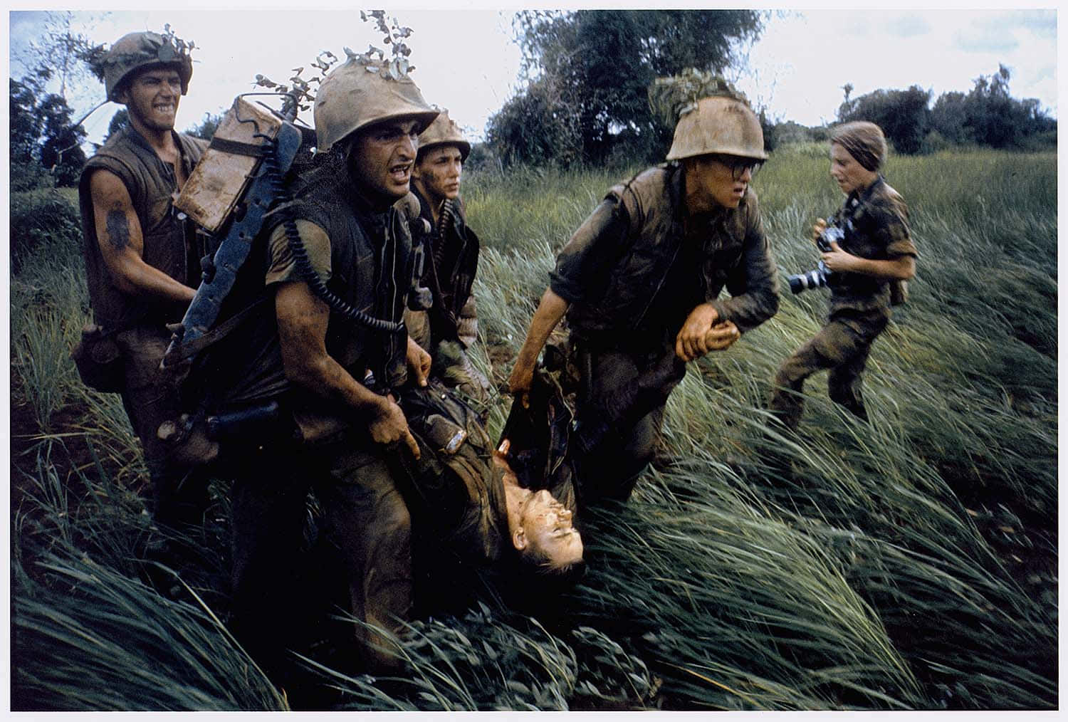 Bilddes Vietnamkriegs Mit Einem Getragenen Körper