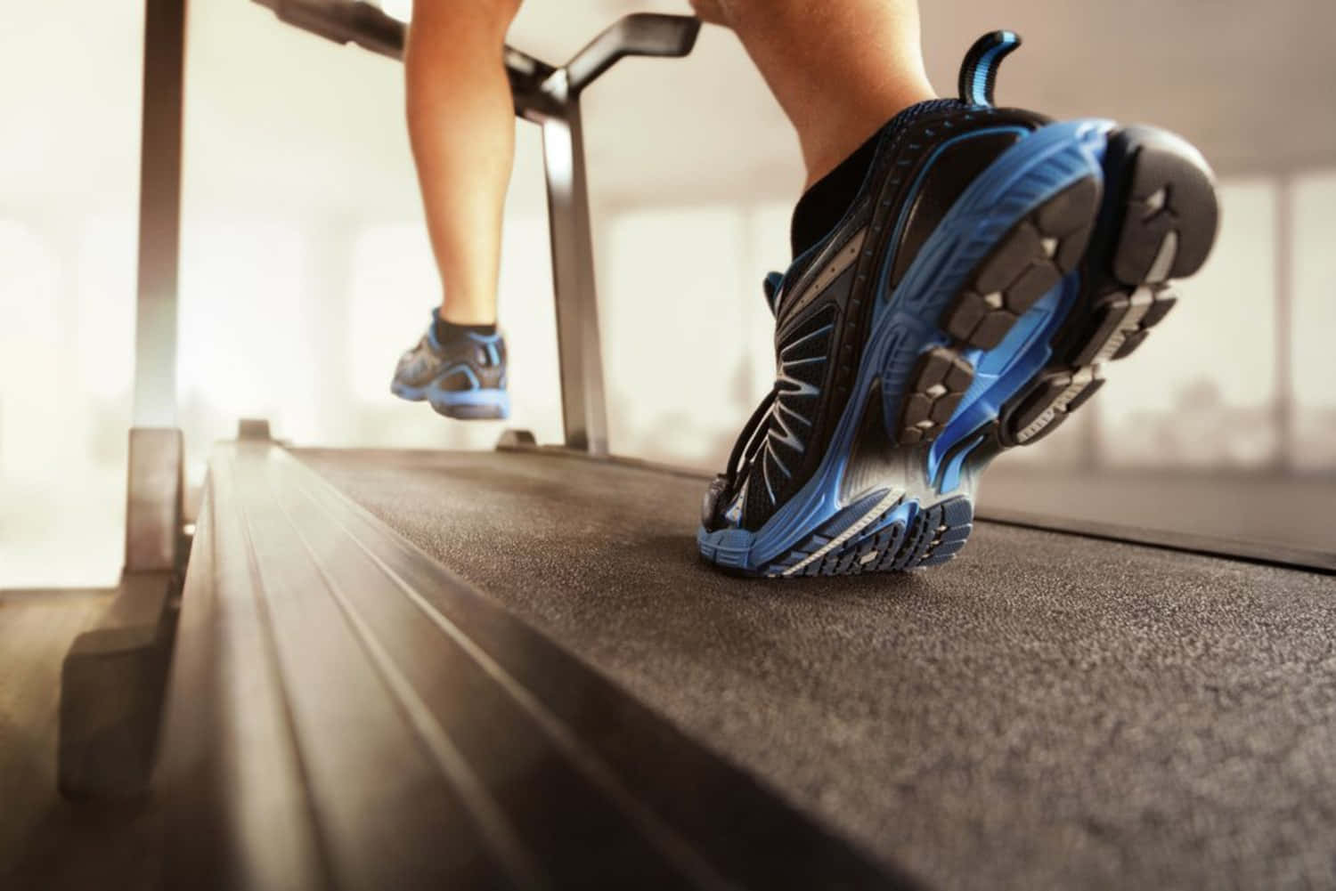 Vigorous Running In Treadmill Wallpaper