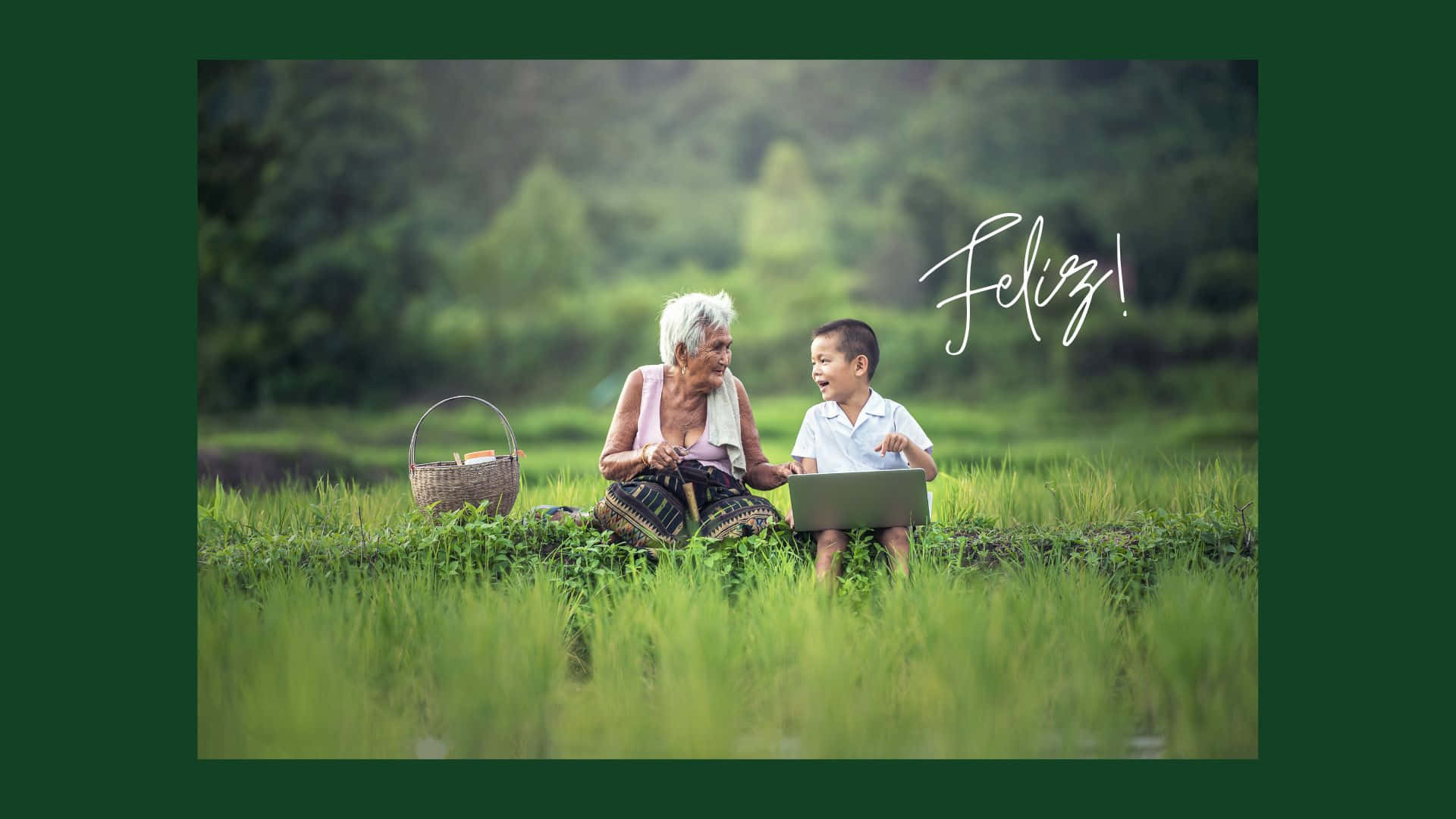 Vihreä Maisema Feliz'in Kaupungista Auringonlaskussa Taustakuva