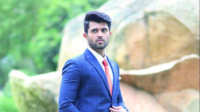 Vijay Devarakonda In Grey Blazzer, vijay devarakonda, grey suit, grey  blazzer, HD phone wallpaper | Peakpx