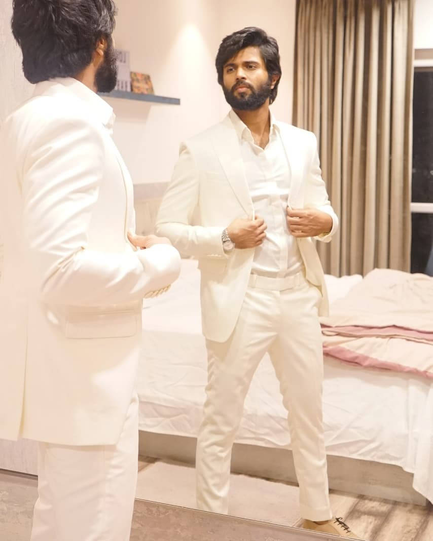 Vijay Deverakonda White Suit 4k Wallpaper