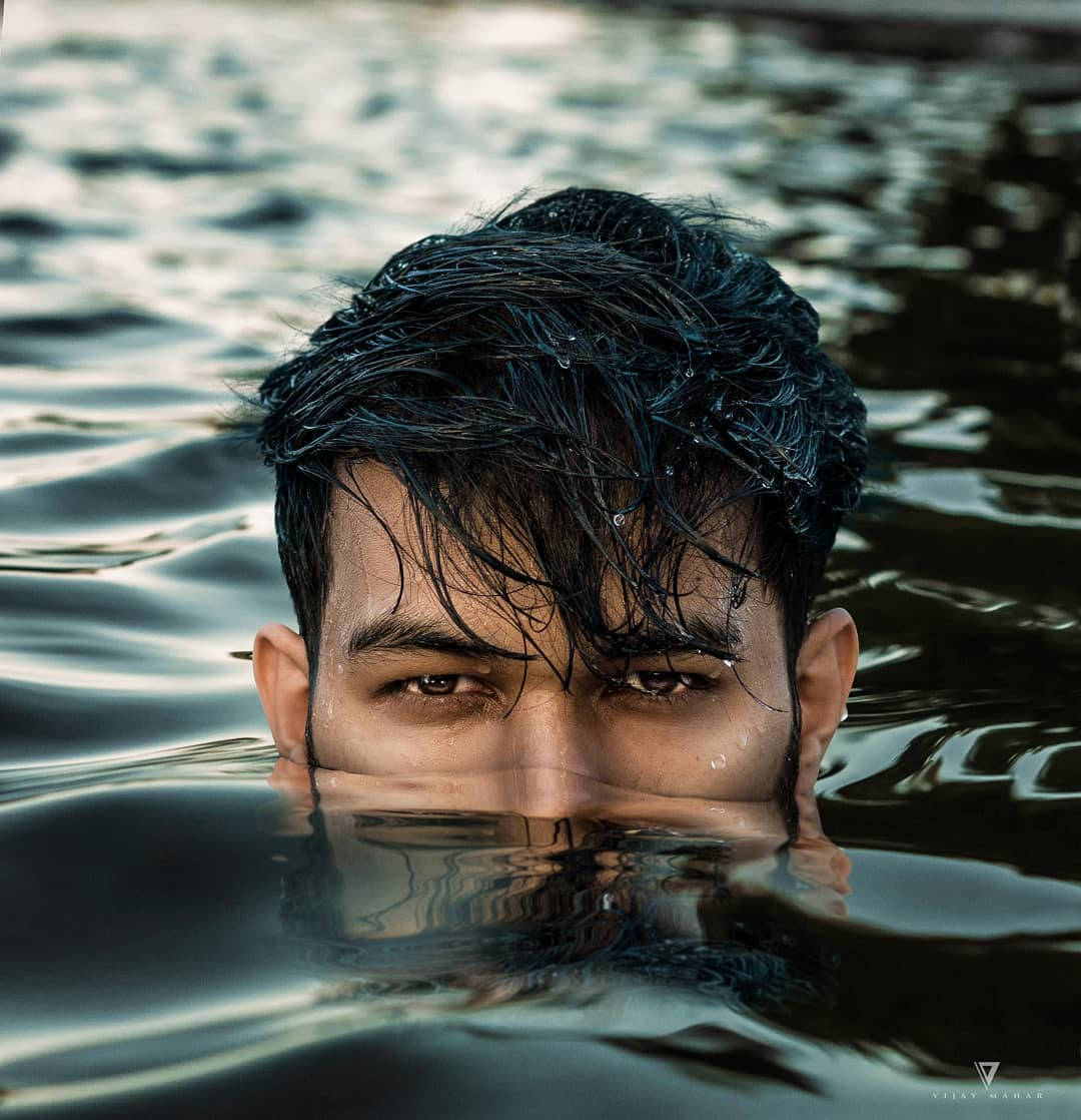 Download Vijay Mahar Half Face In Water Wallpaper 