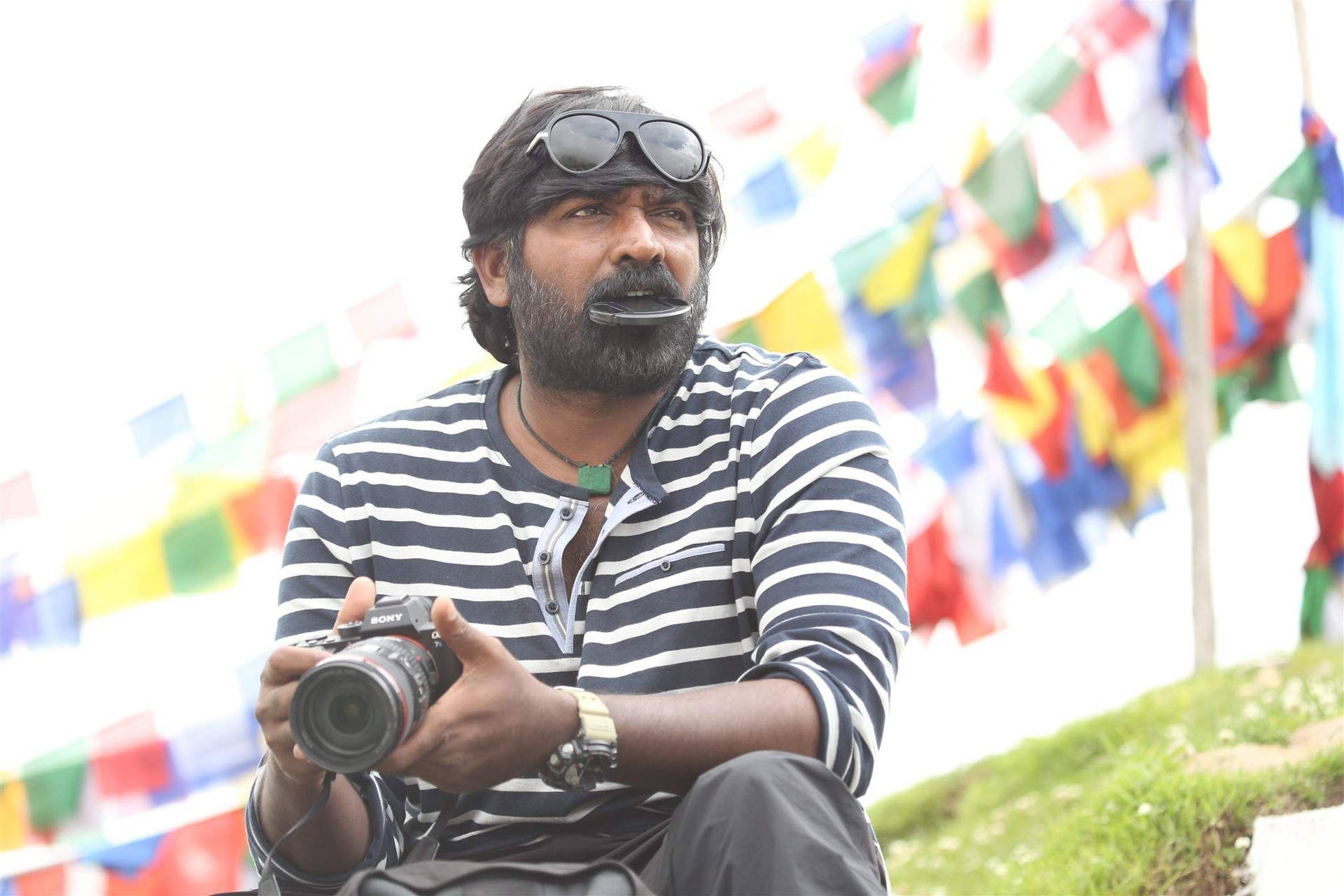 Vijay Sethupathi Holding Camera Lid In Mouth HD Wallpaper