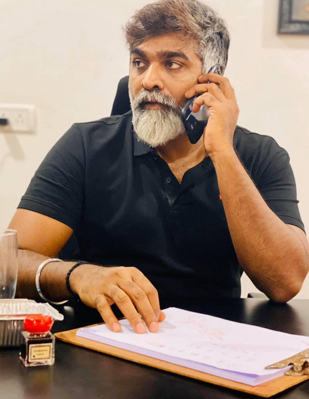 Download Vijay Sethupathi In A Phone Call HD Wallpaper ...