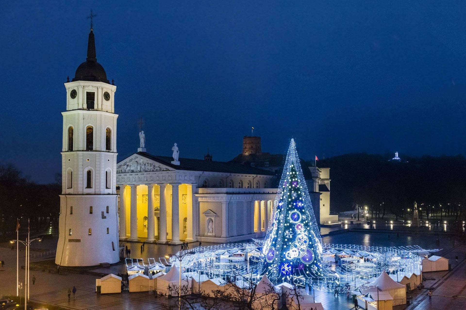 Árbolde Navidad De La Catedral De Vilnius Fondo de pantalla