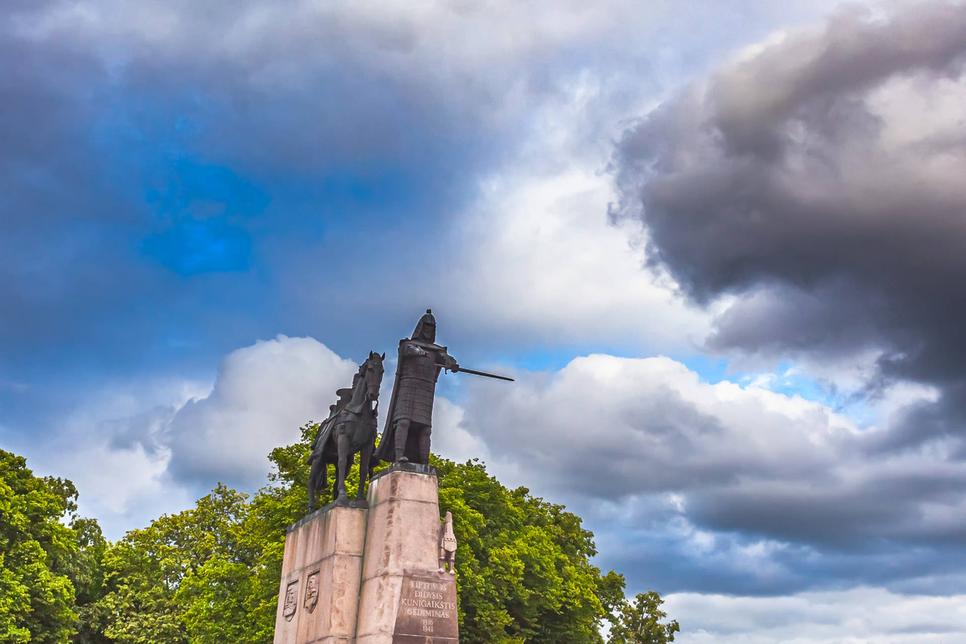 Monumentodo Grande Duque Gediminas De Vilnius. Papel de Parede