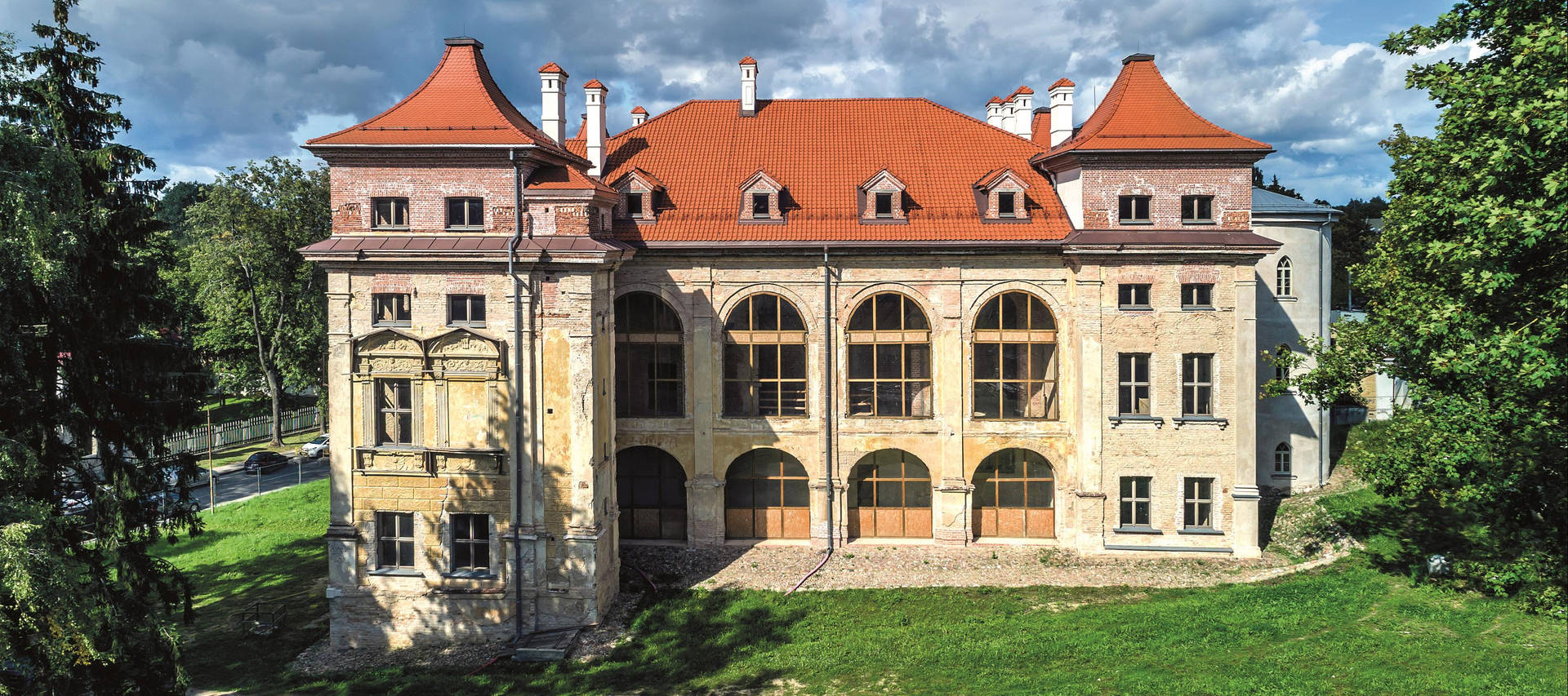 Majestic Sapieha Palace in Vilnius Wallpaper