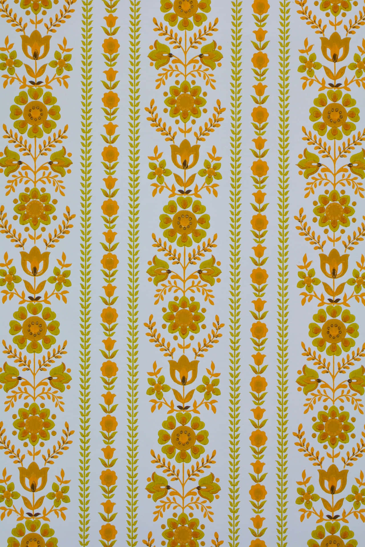 Vintage 60s Golden Vertical Flowers Wallpaper