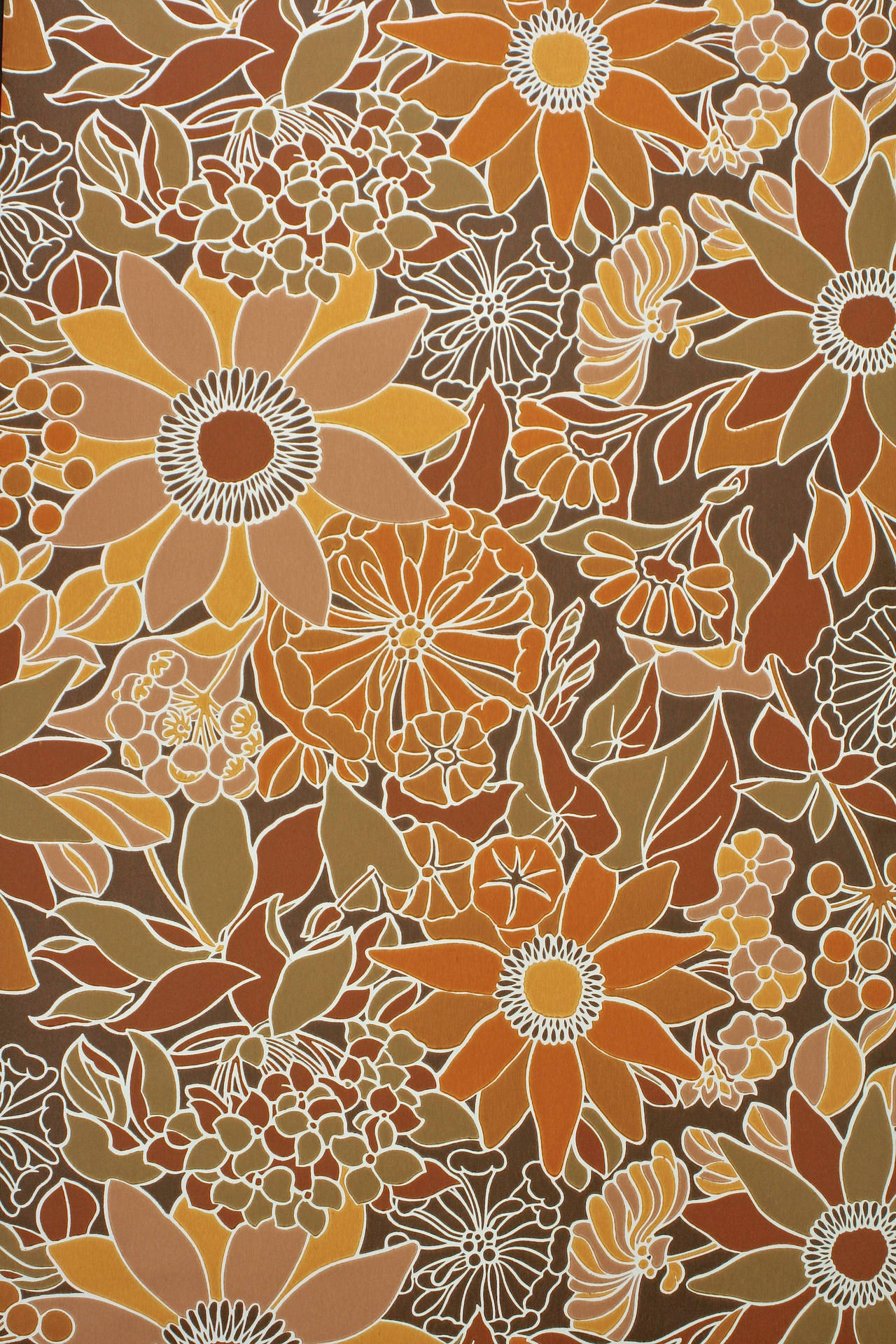 Enbrun Och Orange Blommig Mönster Wallpaper
