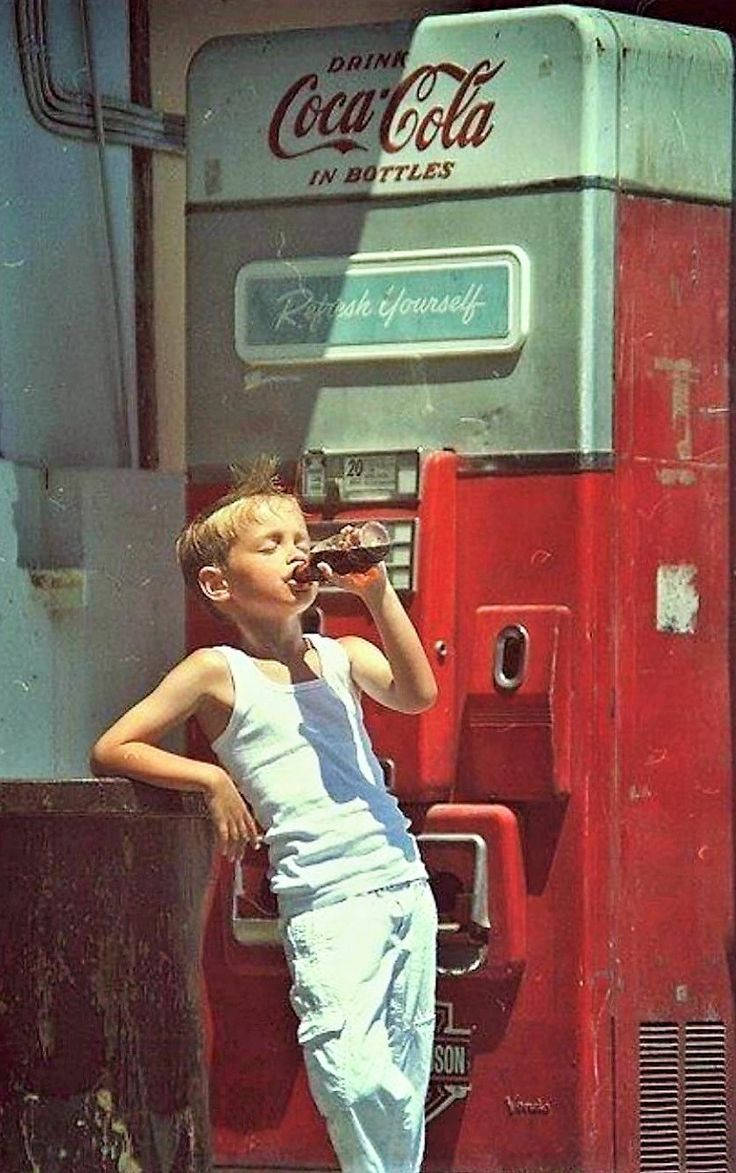 Vintage 90's Cocal-cola Boy Aesthetic Wallpaper