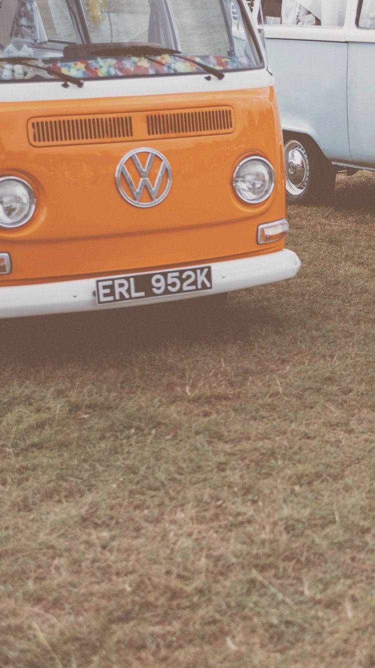 Vintage 90's Vehicle Crop Photo Aesthetic Wallpaper