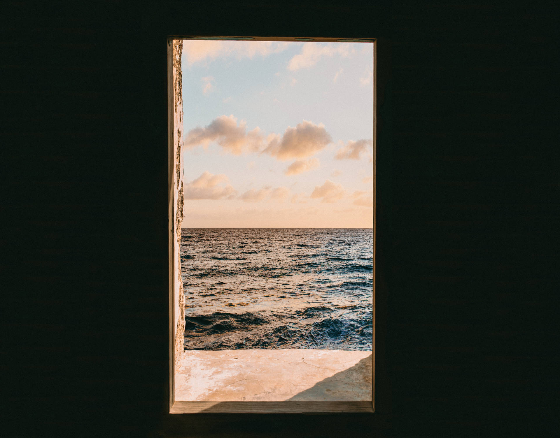 Vintage Aesthetic Clouds Sea Window Background