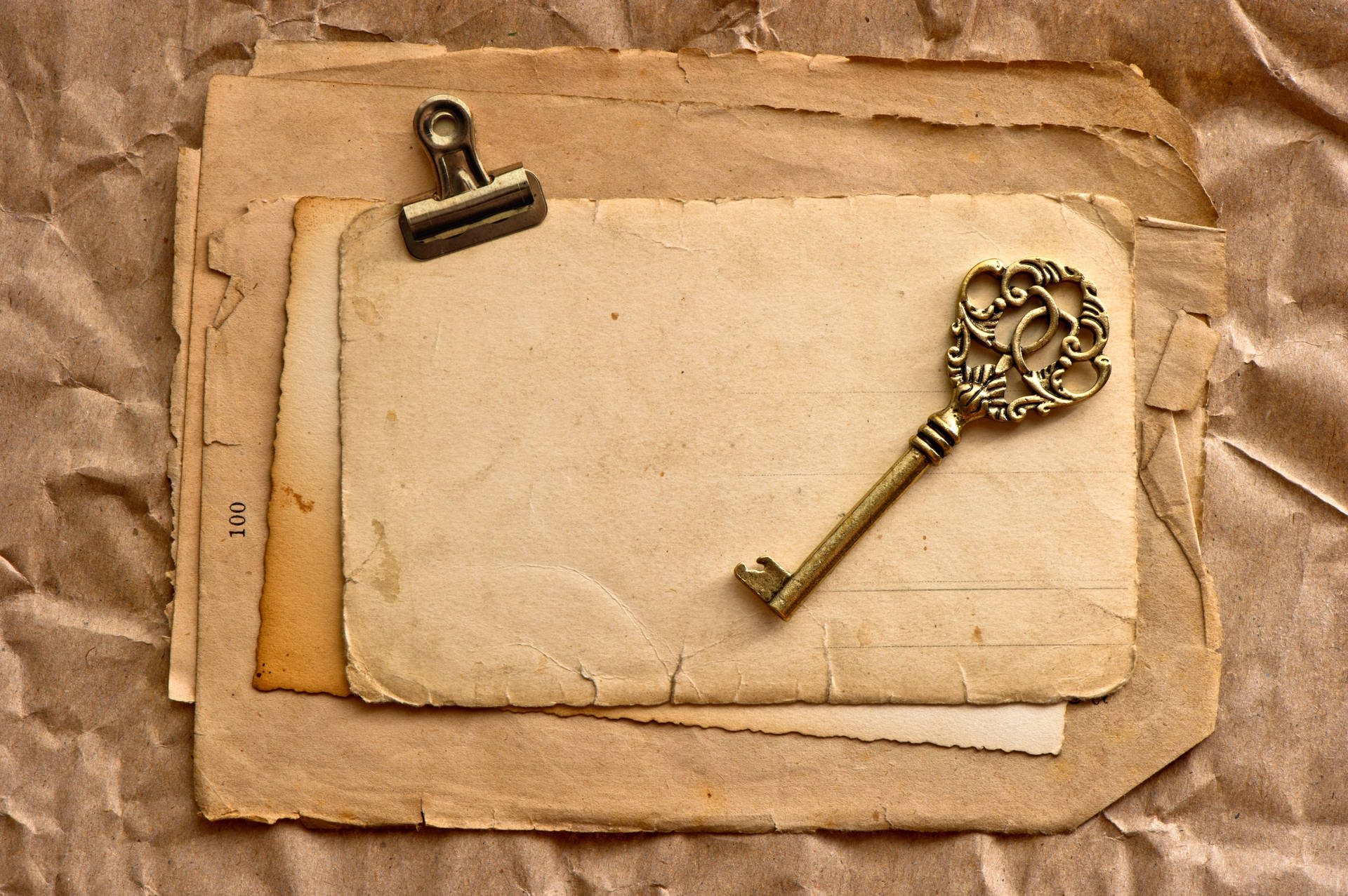 Vintage Aesthetic Key And Papers Wallpaper