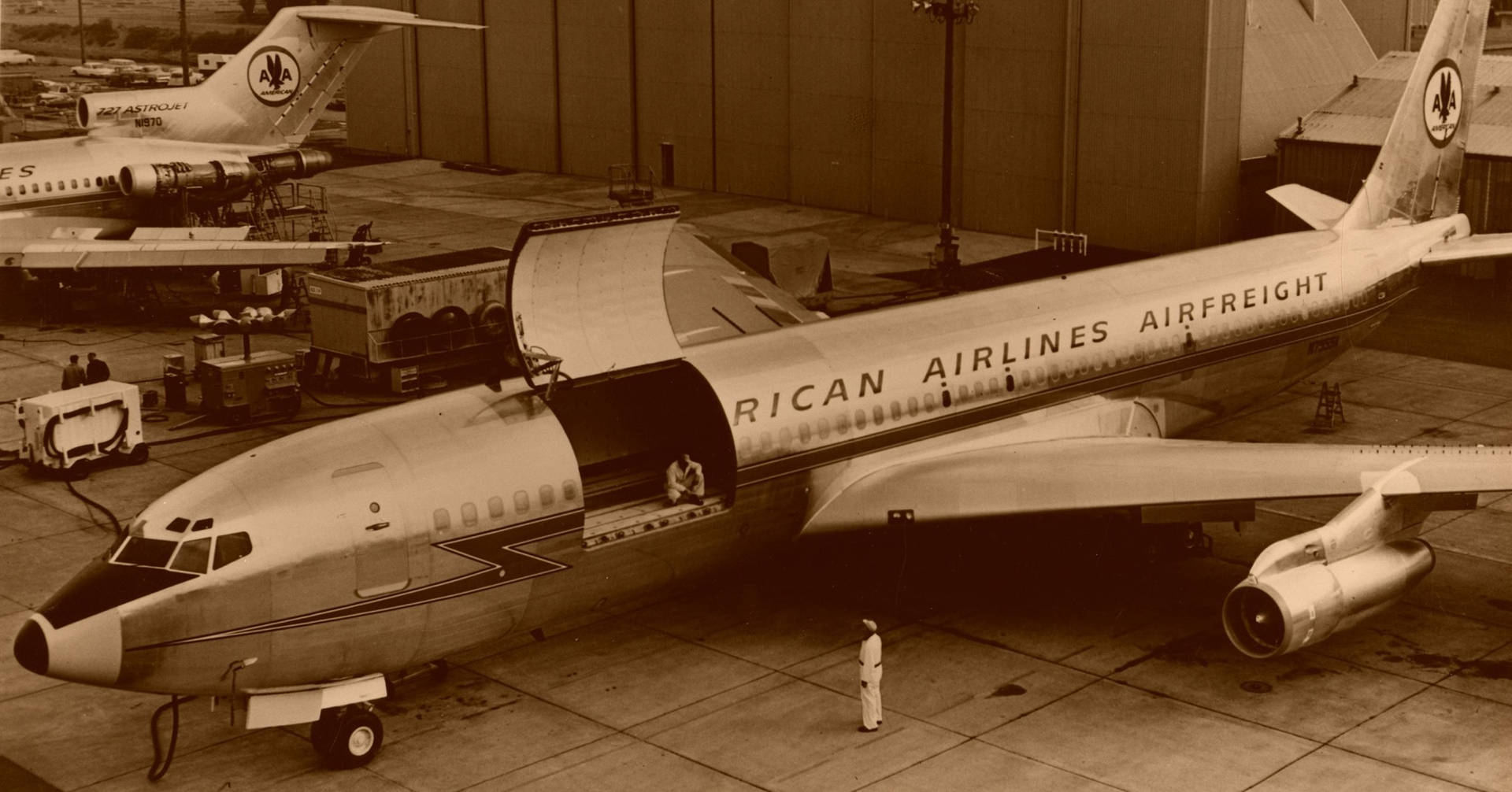 Vintage American Airlines Airfreight Wallpaper