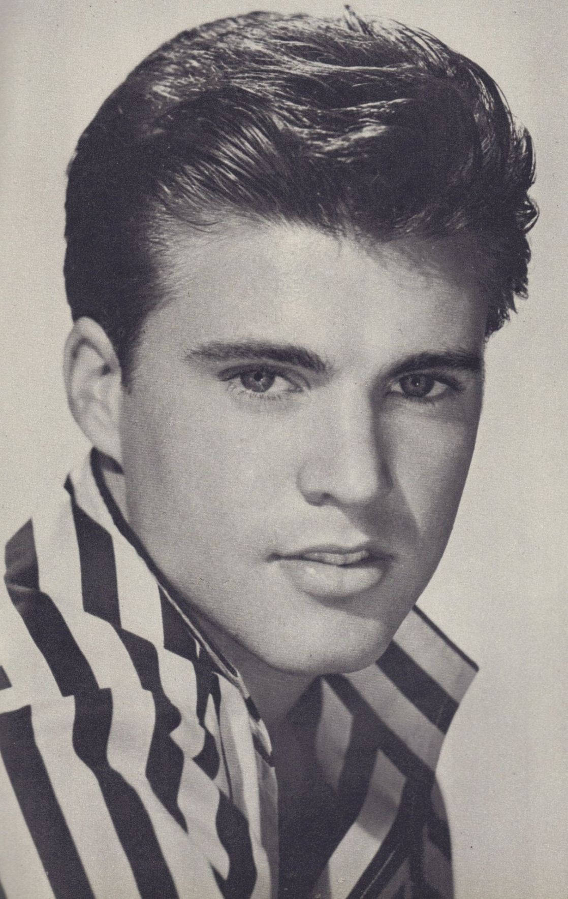 Retratodel Cantante Estadounidense Vintage Rick Nelson Fondo de pantalla