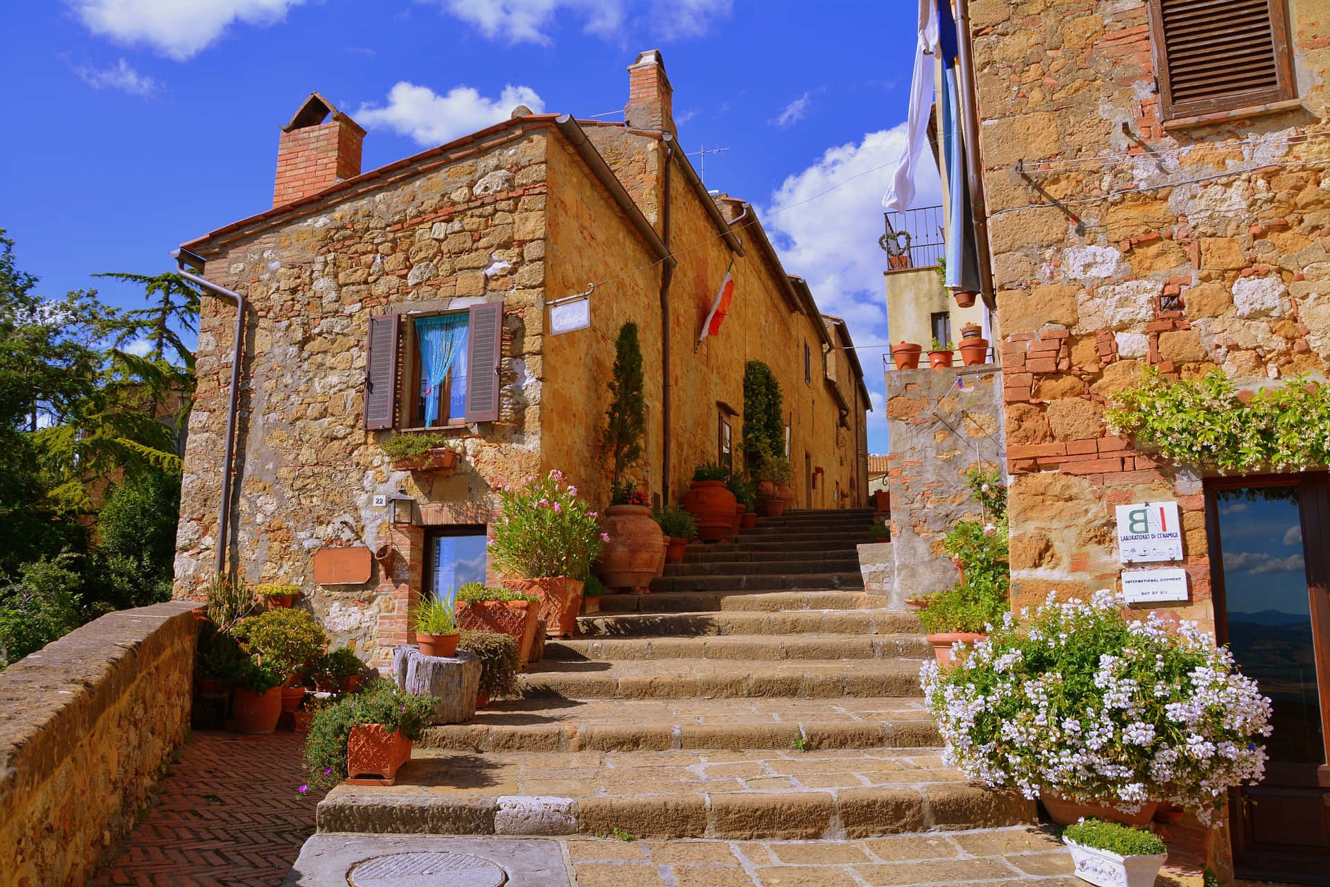Vintage And Rustic Staircase Houses Pienza Wallpaper