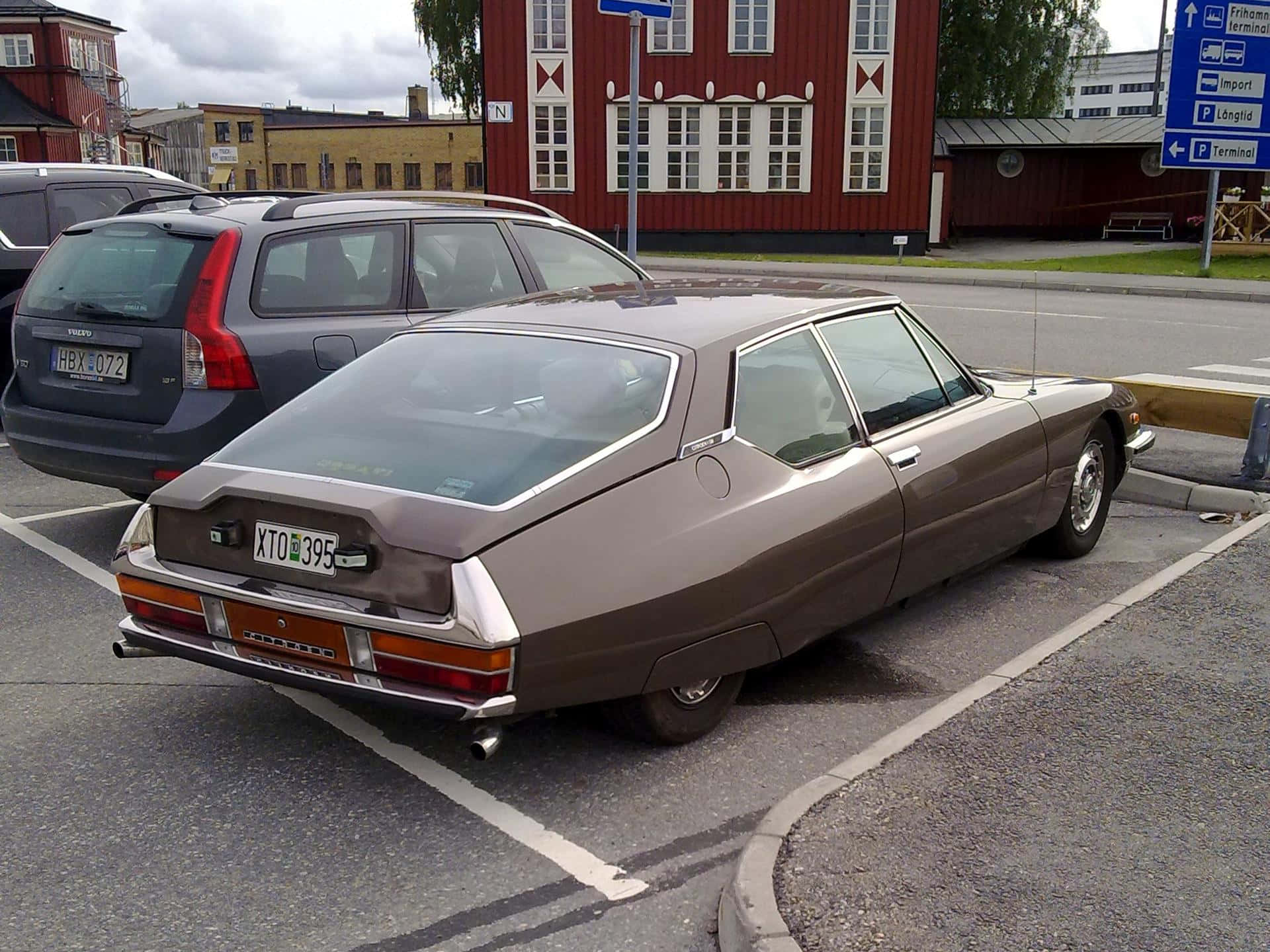 Vintage Beauty: The Classic Citroen Sm Wallpaper