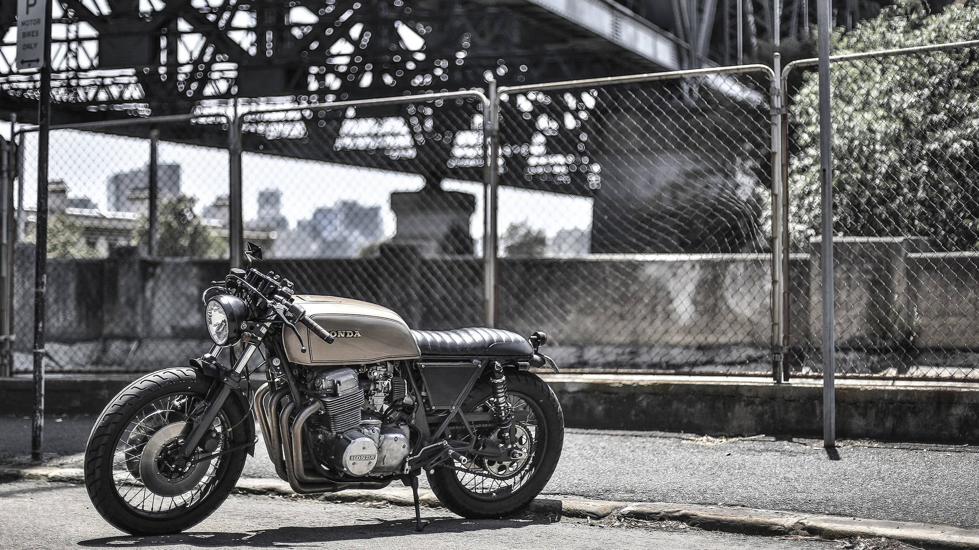 Vintage Bobber Motorcykel ikon opretter et nostalgi tema på din skærm. Wallpaper