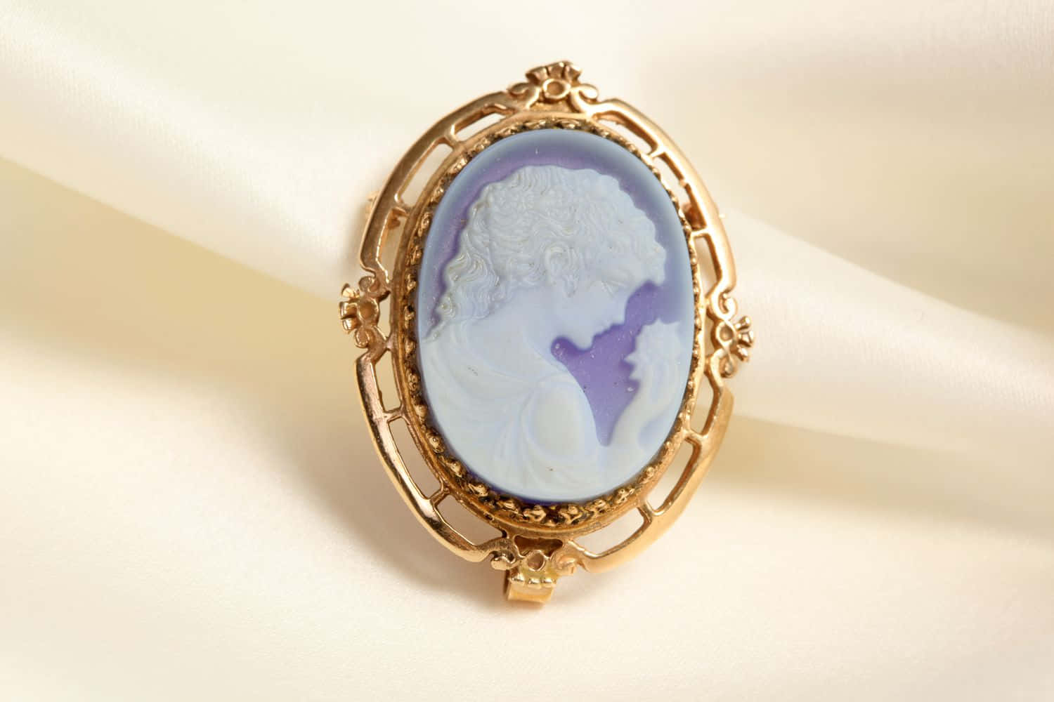 Vintage Cameo Brooch Jewelry Wallpaper