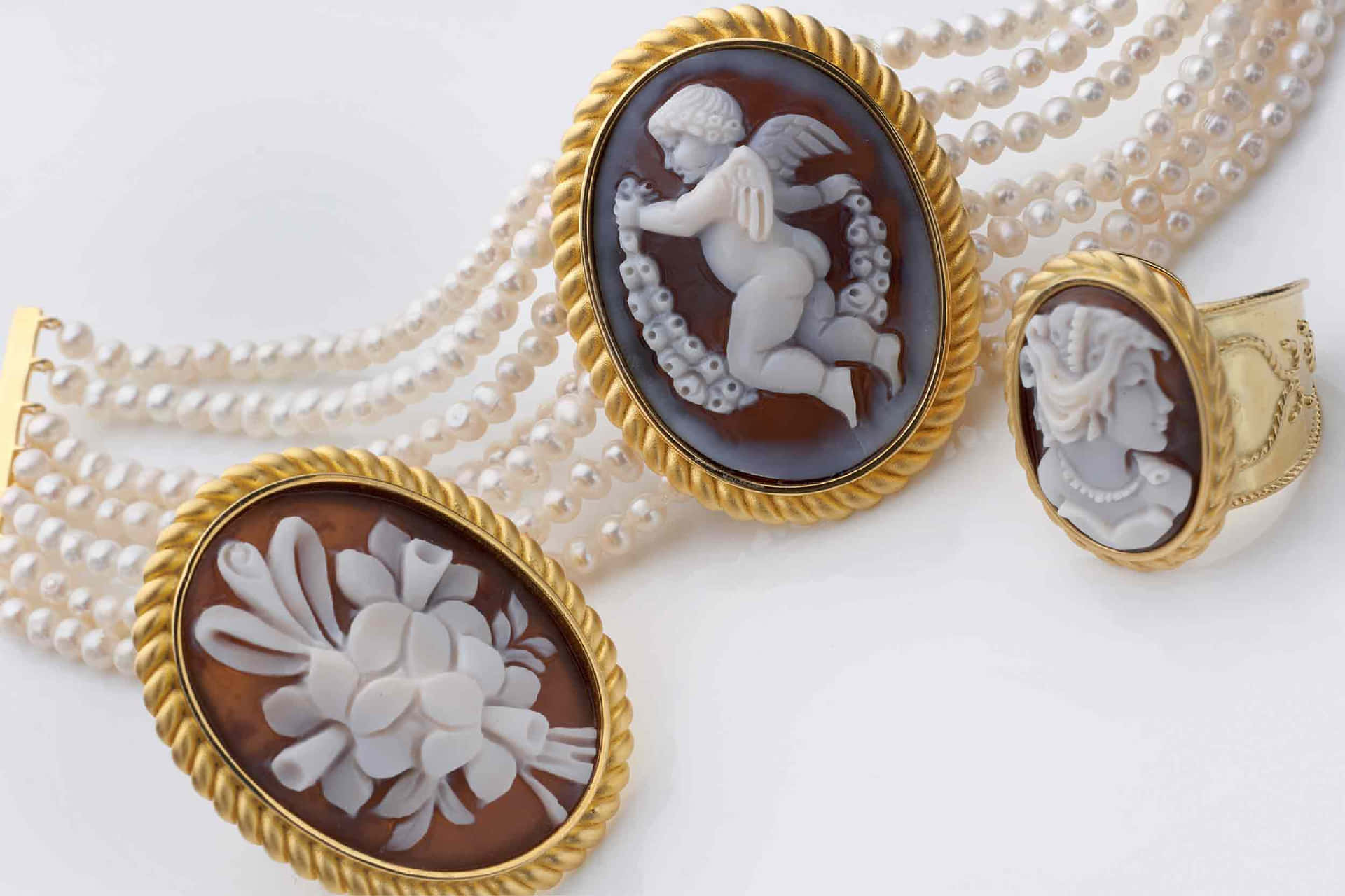 Vintage Cameo Jewelry Collection Wallpaper