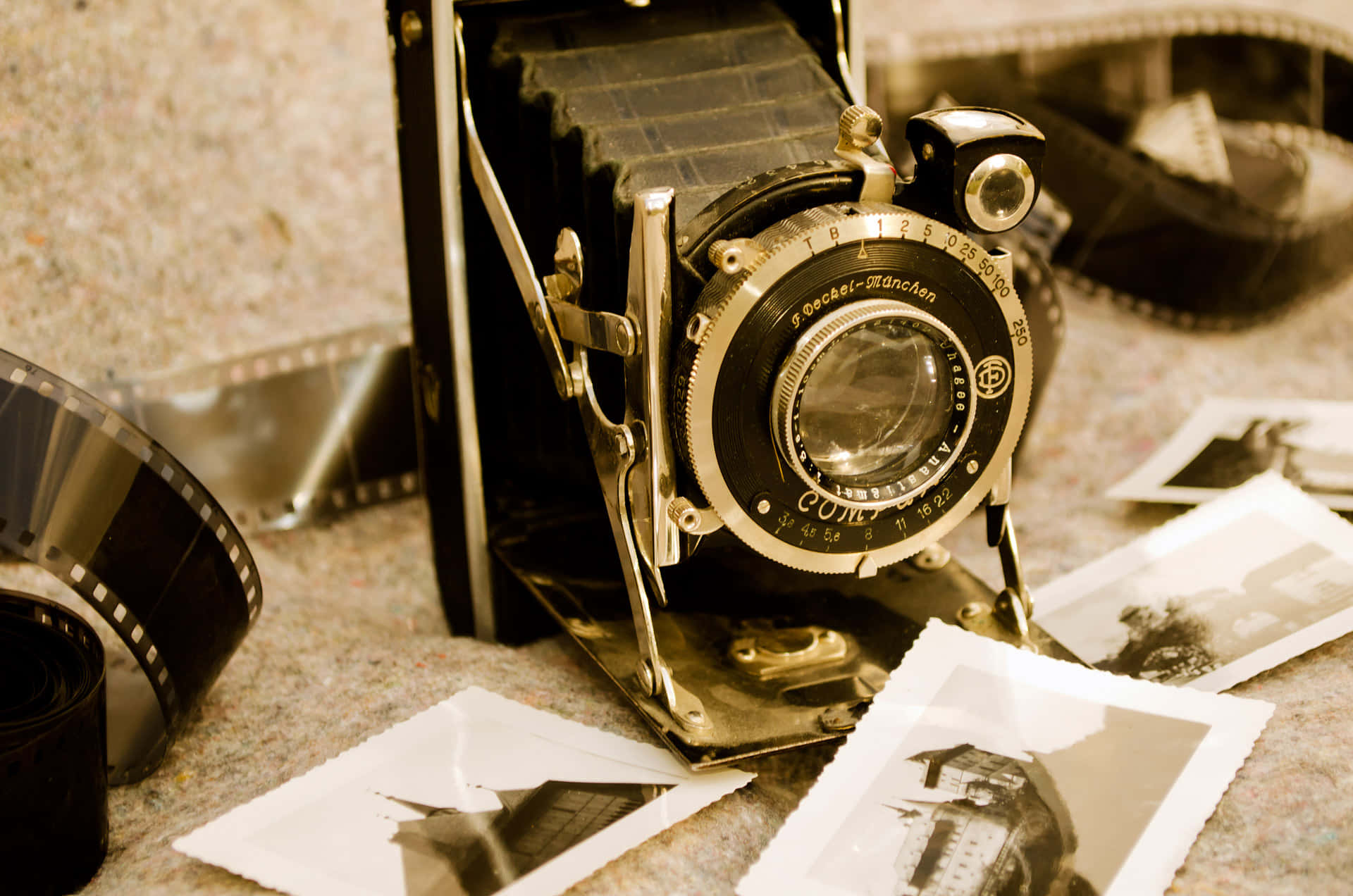 Vintage Camera On A Wooden Table Wallpaper