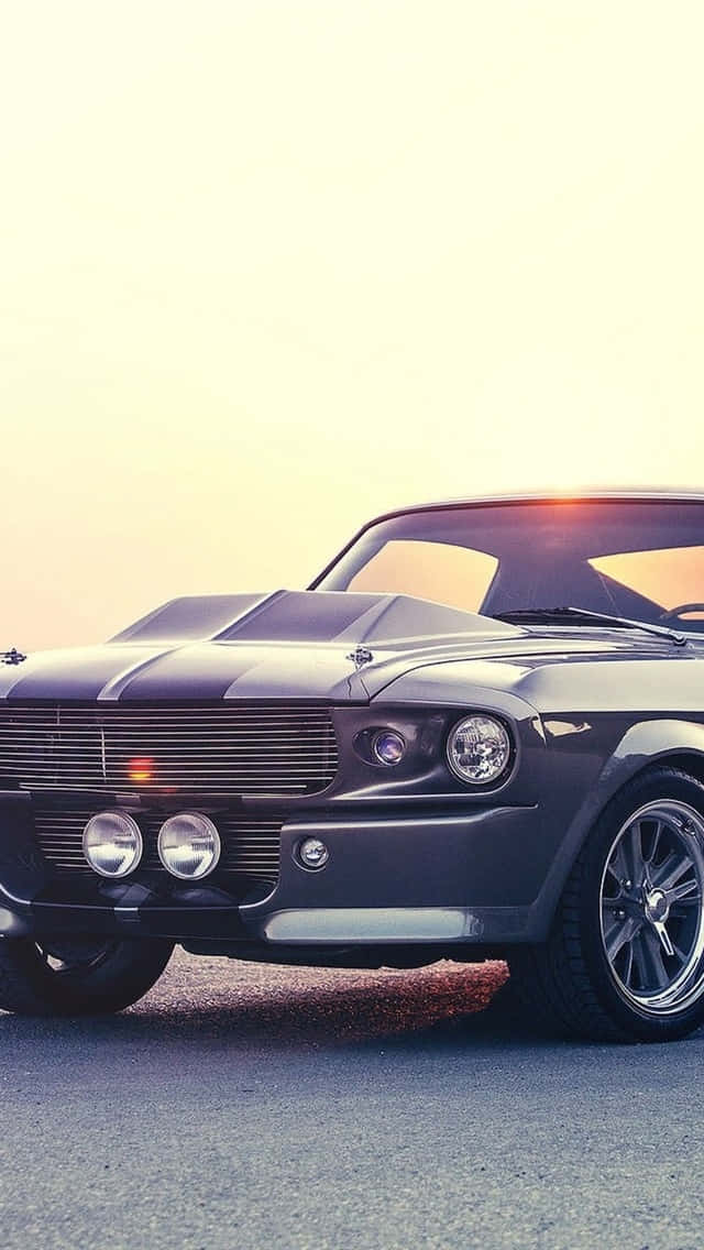 Et sølv Mustang er parkeret i solen Wallpaper