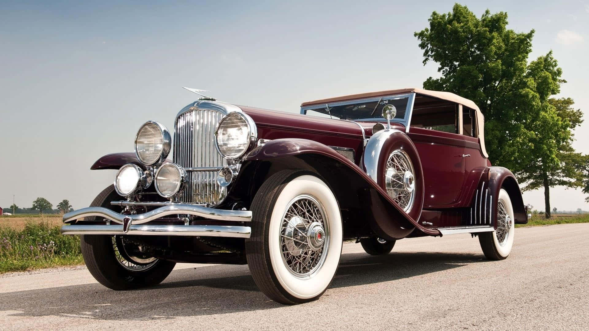 Classic Elegance: A Glossy Vintage Car in its Prime