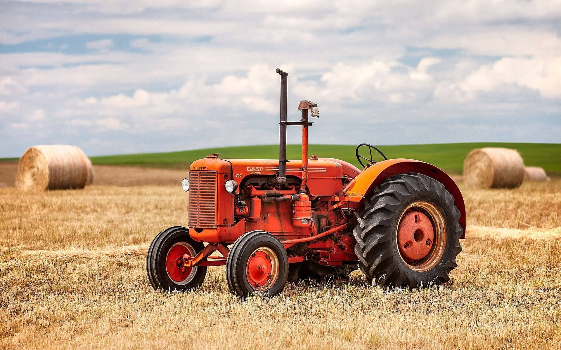 S tractor. Фермерский трактор. Трактор в поле. Старый трактор. Американский фермерский трактор.