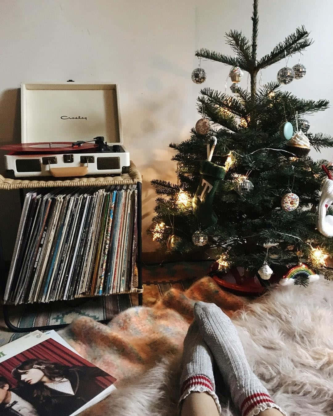 Vintage Christmas Record Playerand Tree.jpg Wallpaper