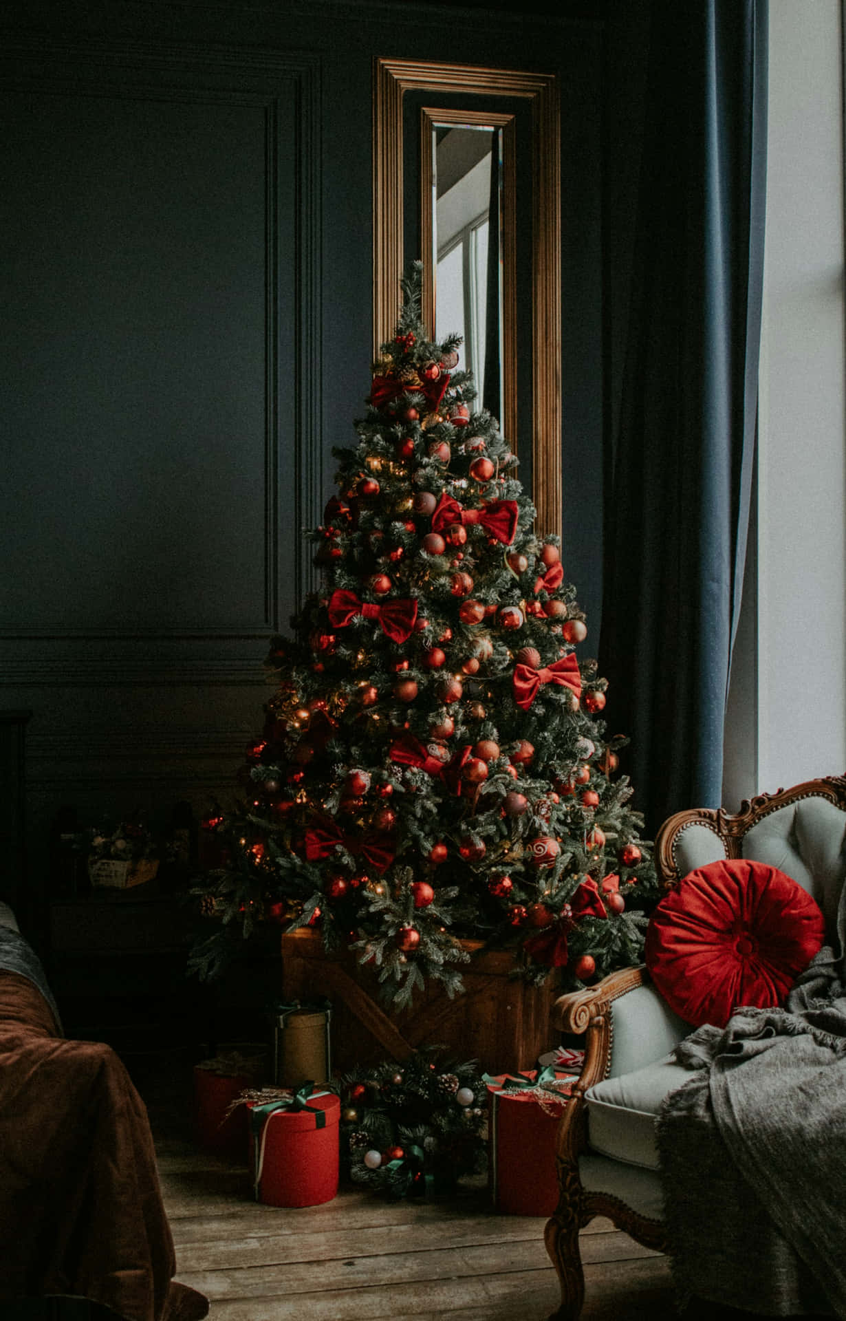 Vintage Christmas Tree Elegance Wallpaper