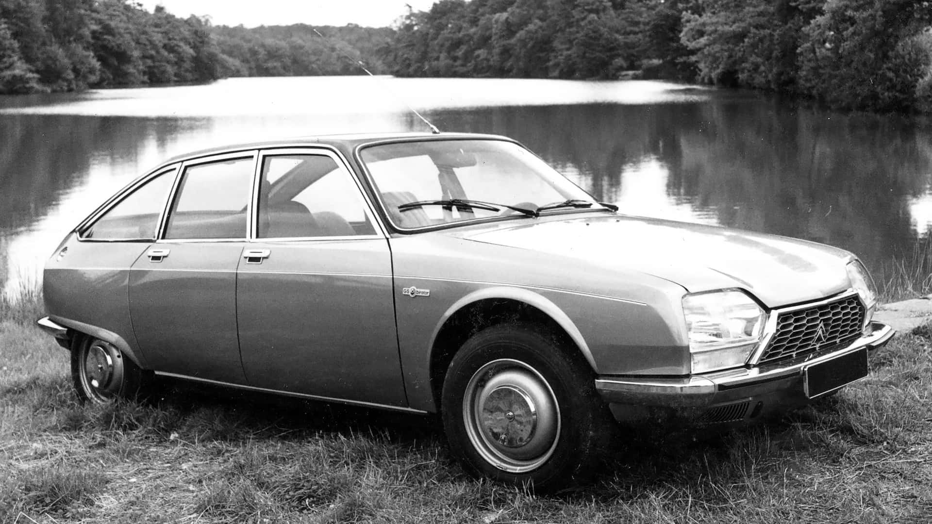 Citroen G S Vintage Dekat Danau Wallpaper